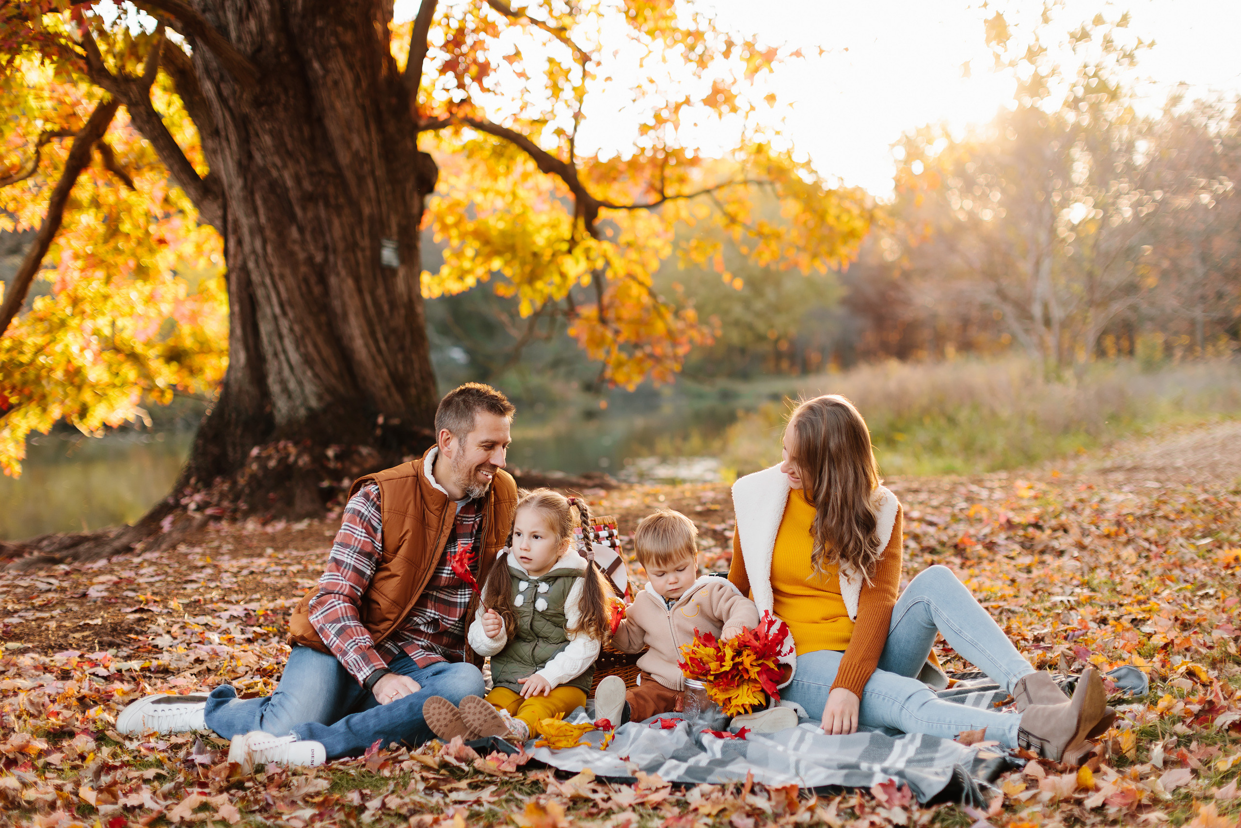 11.05.2021 Family photoshoot. Wedding family event photographer in Chicago Nick Yushevich