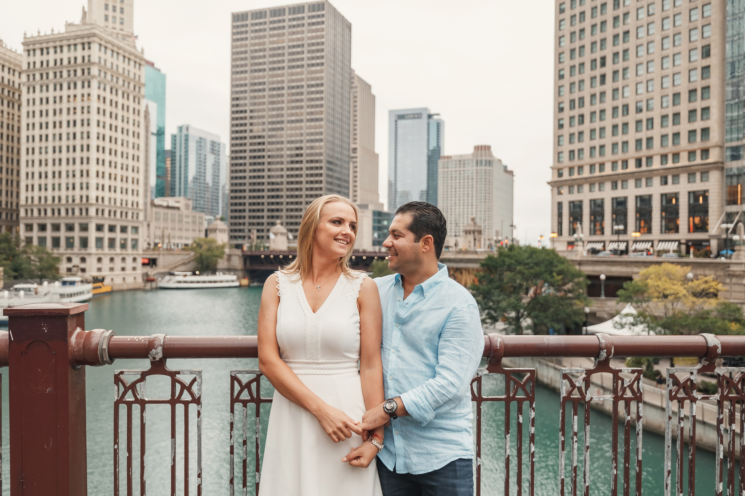 09.04.2021 Walk in Chicago. Wedding family event photographer in Chicago Nick Yushevich