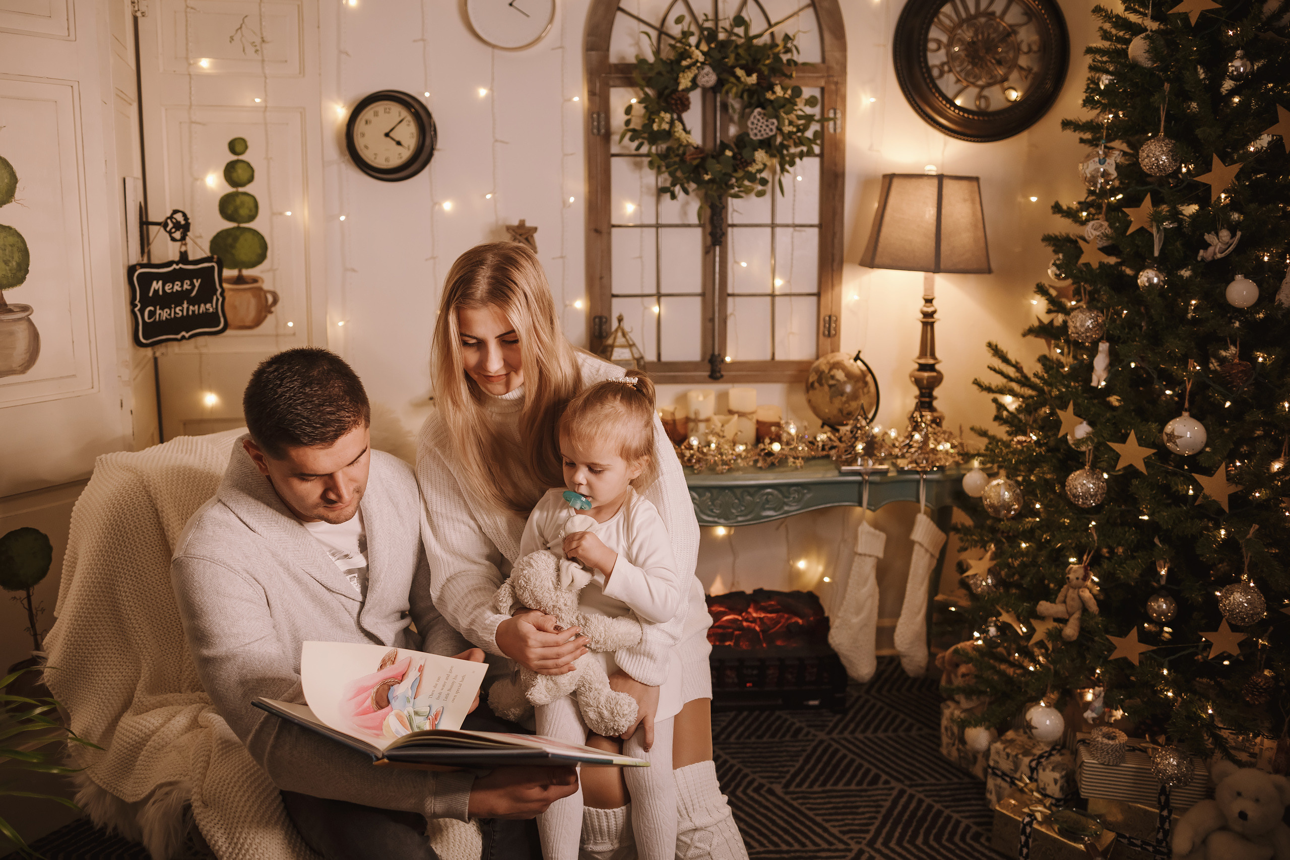 11212021 Christmas Photoshoot 3. Wedding family event photographer in Chicago Nick Yushevich