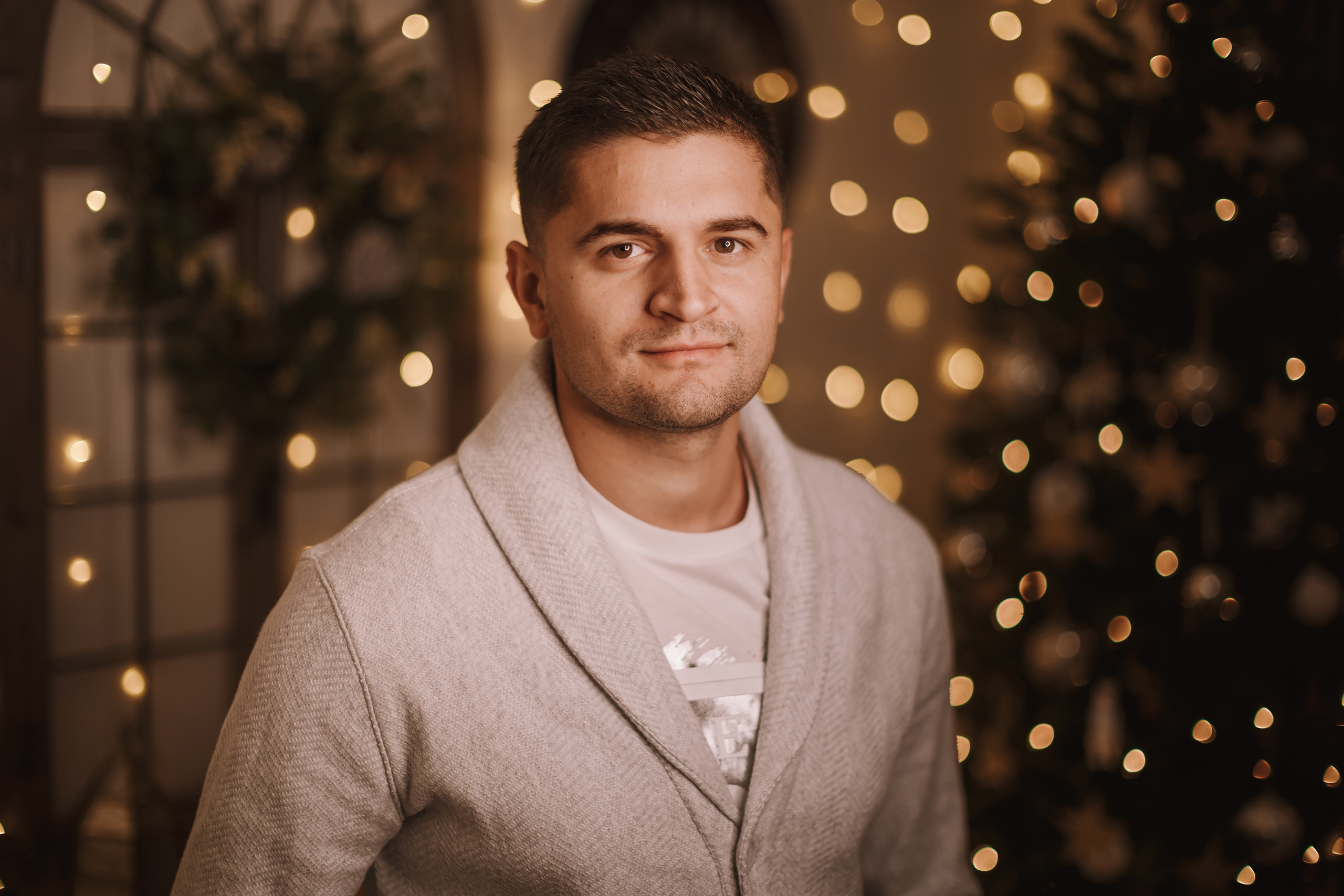 11212021 Christmas Photoshoot 3. Wedding family event photographer in Chicago Nick Yushevich