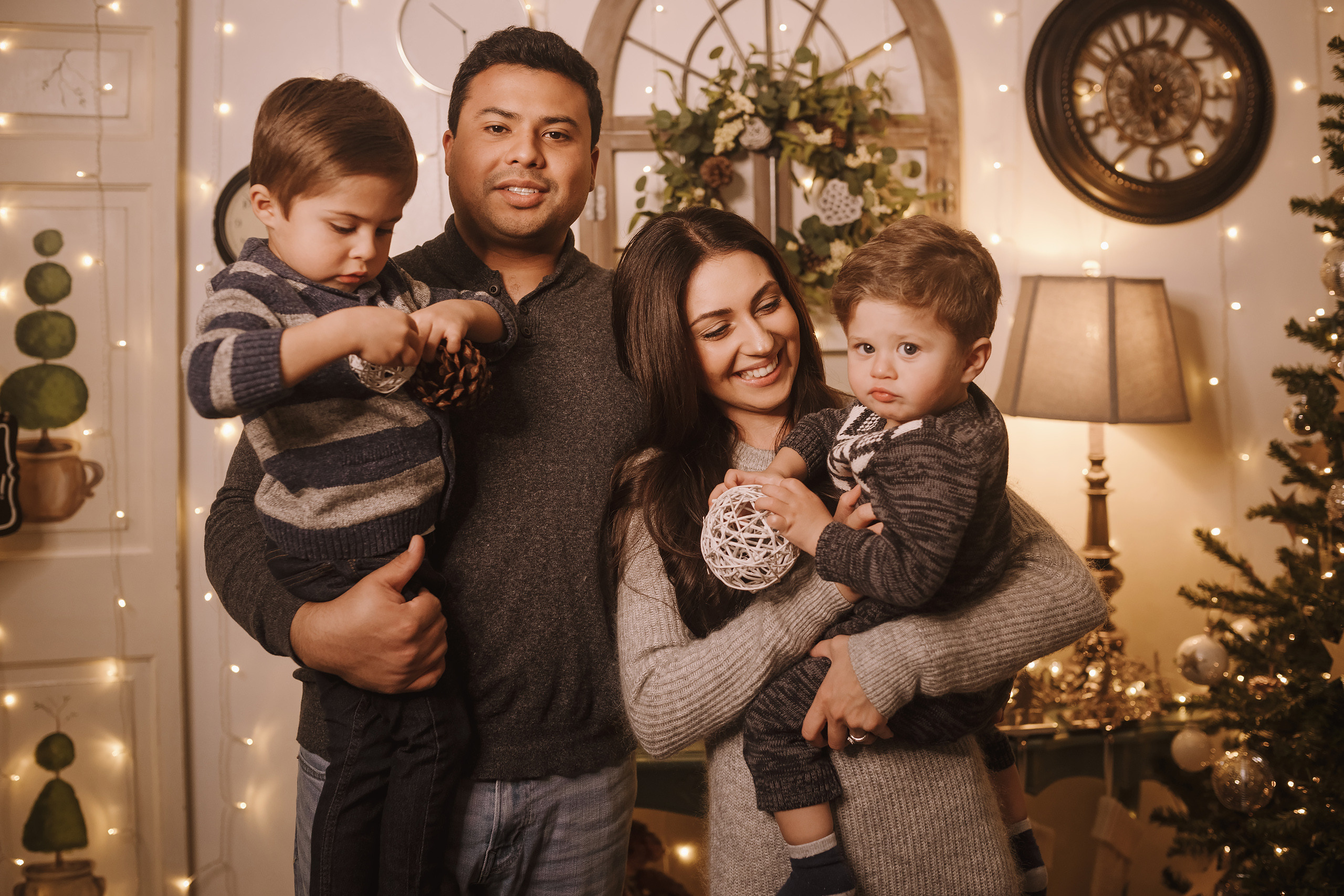 11212021 Christmas Photoshoot 4. Wedding family event photographer in Chicago Nick Yushevich