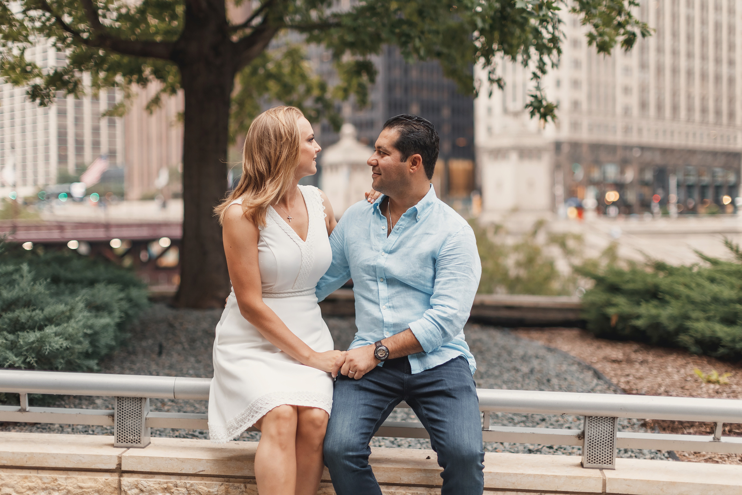 09.04.2021 Walk in Chicago. Wedding family event photographer in Chicago Nick Yushevich