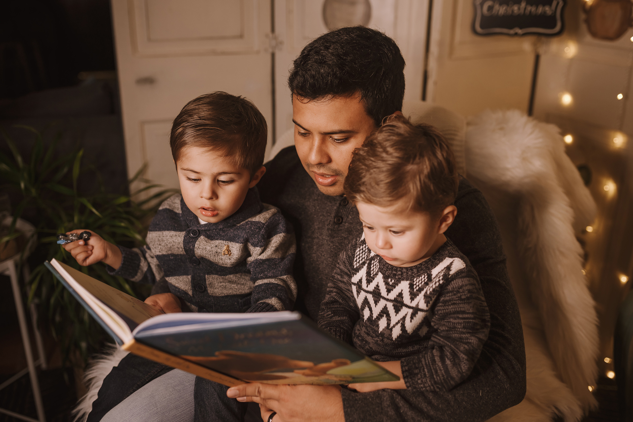 11212021 Christmas Photoshoot 4. Wedding family event photographer in Chicago Nick Yushevich