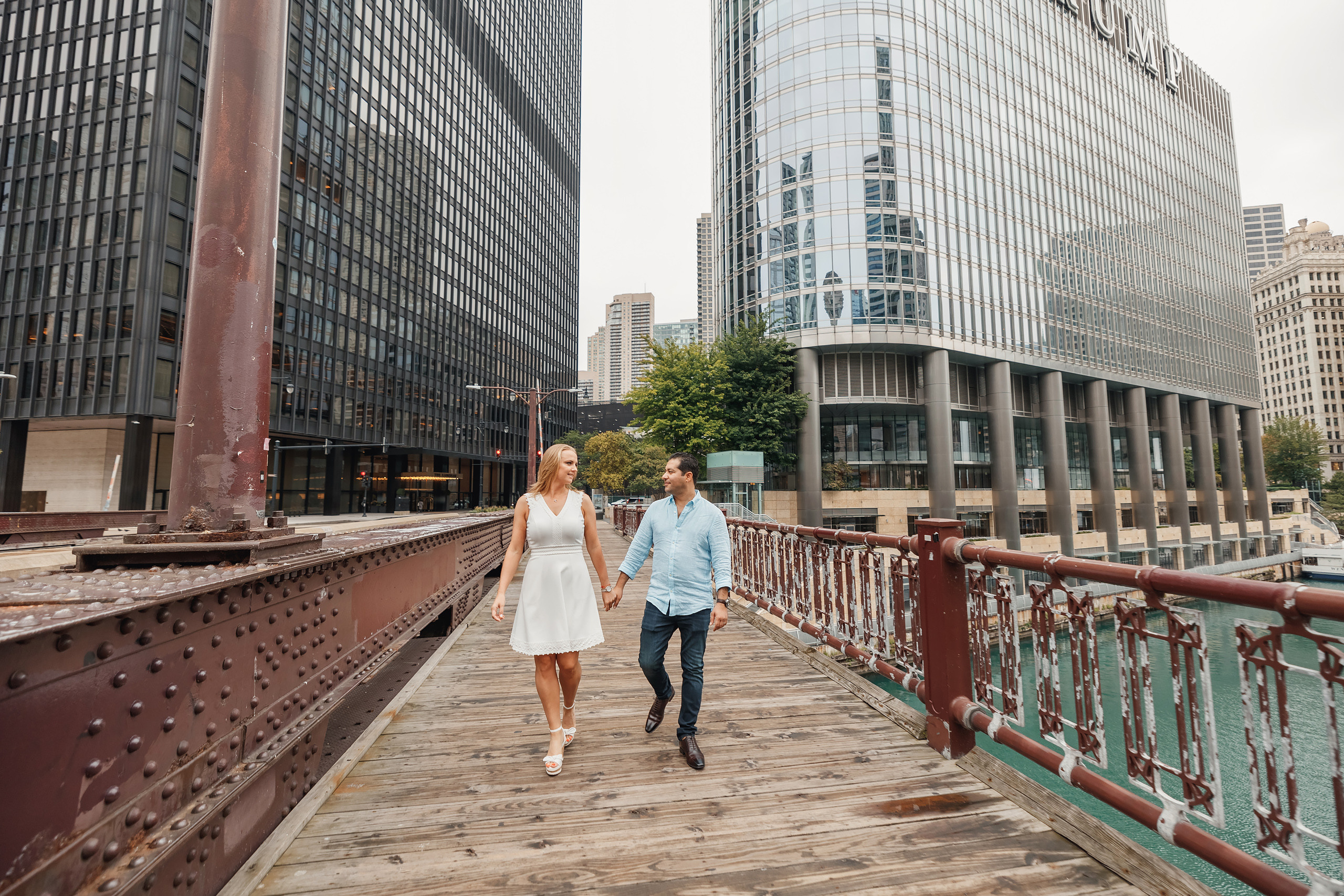 09.04.2021 Walk in Chicago. Wedding family event photographer in Chicago Nick Yushevich