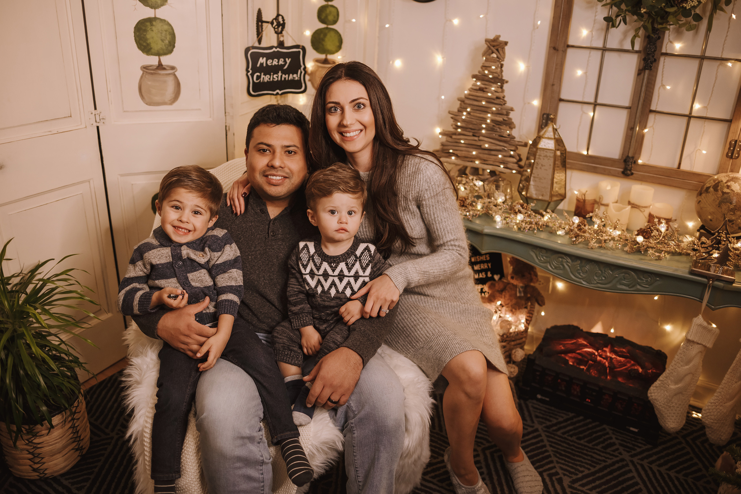 11212021 Christmas Photoshoot 4. Wedding family event photographer in Chicago Nick Yushevich