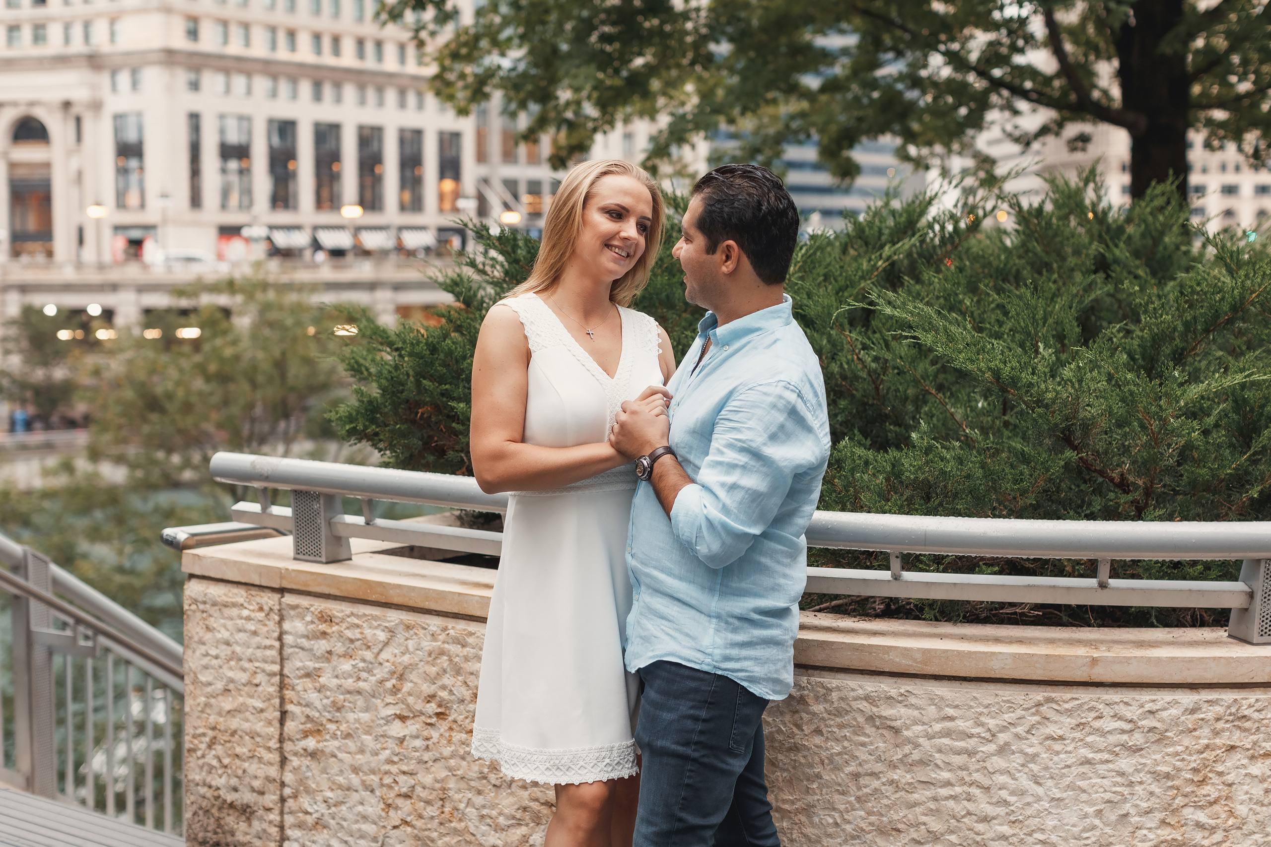 09.04.2021 Walk in Chicago. Wedding family event photographer in Chicago Nick Yushevich