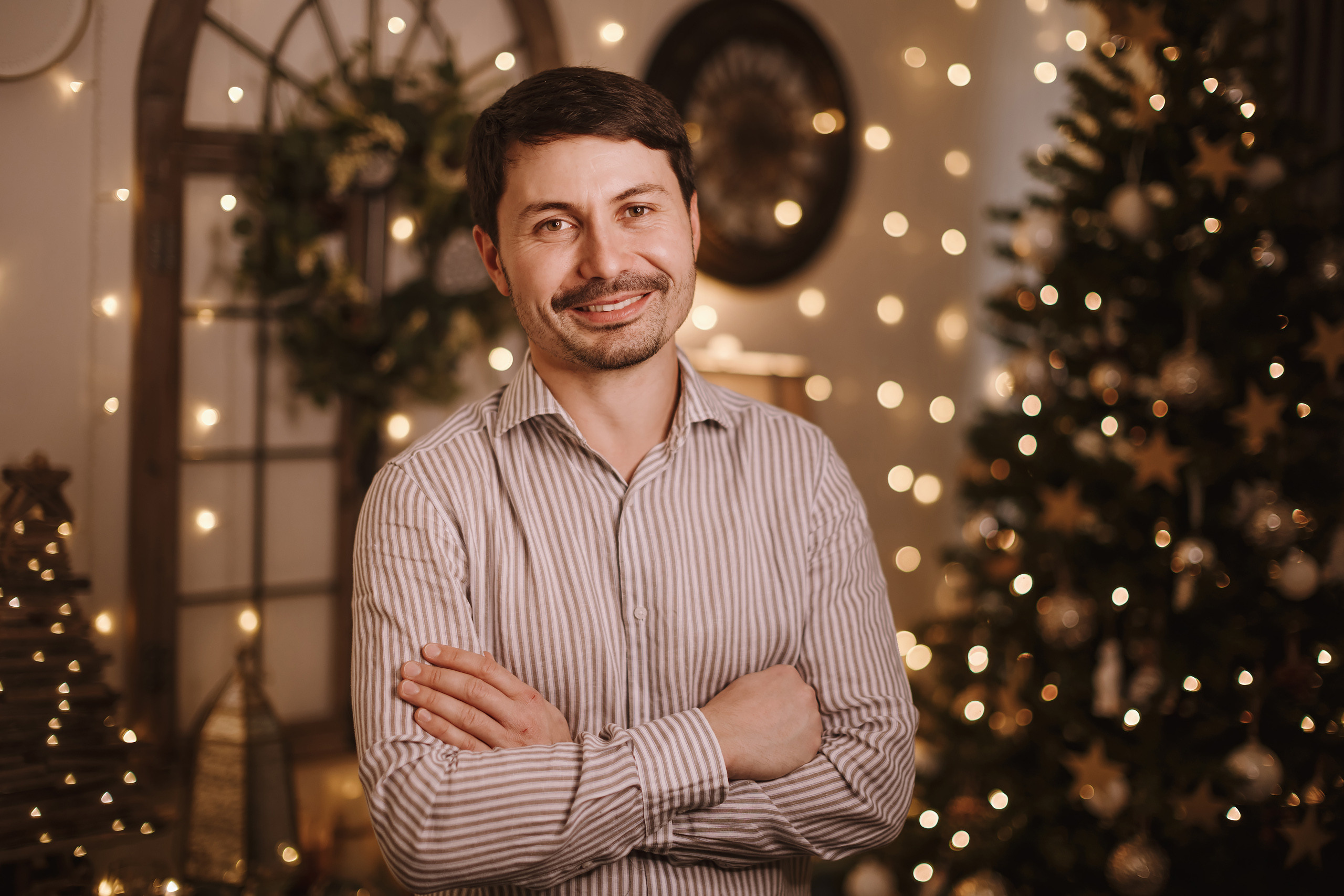 11282021 Christmas Photoshoot 6. Wedding family event photographer in Chicago Nick Yushevich