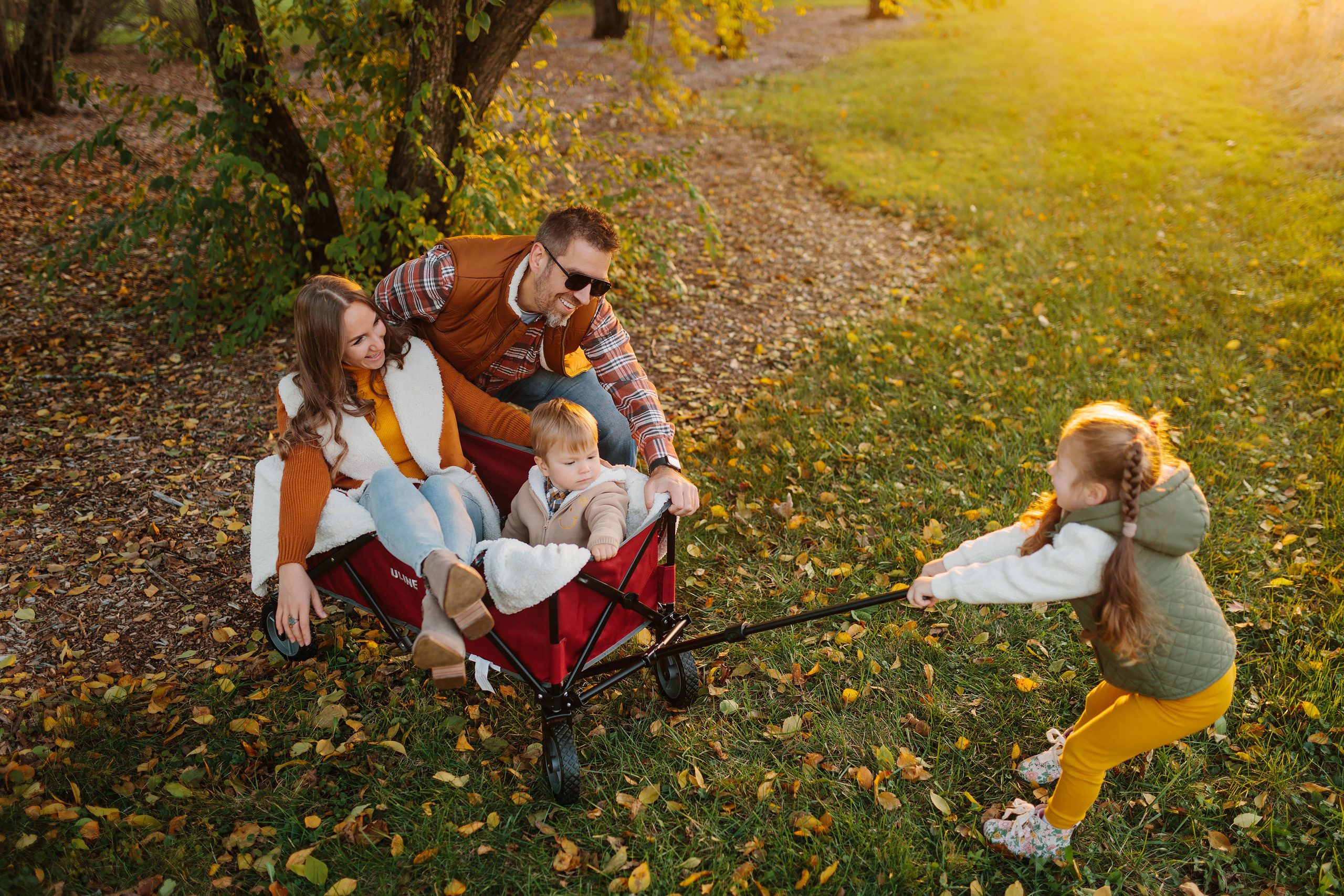11.05.2021 Family photoshoot. Wedding family event photographer in Chicago Nick Yushevich