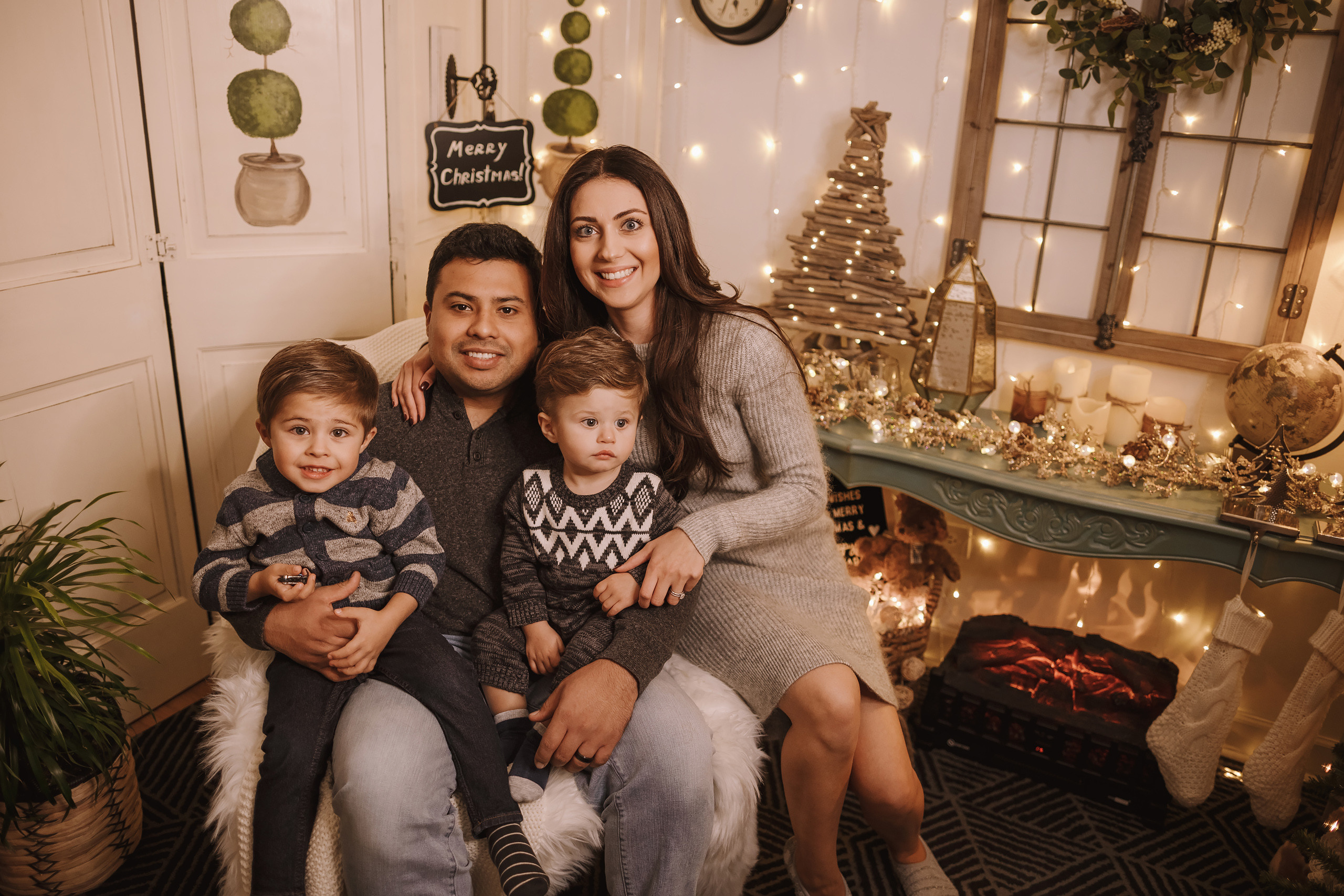 11212021 Christmas Photoshoot 4. Wedding family event photographer in Chicago Nick Yushevich