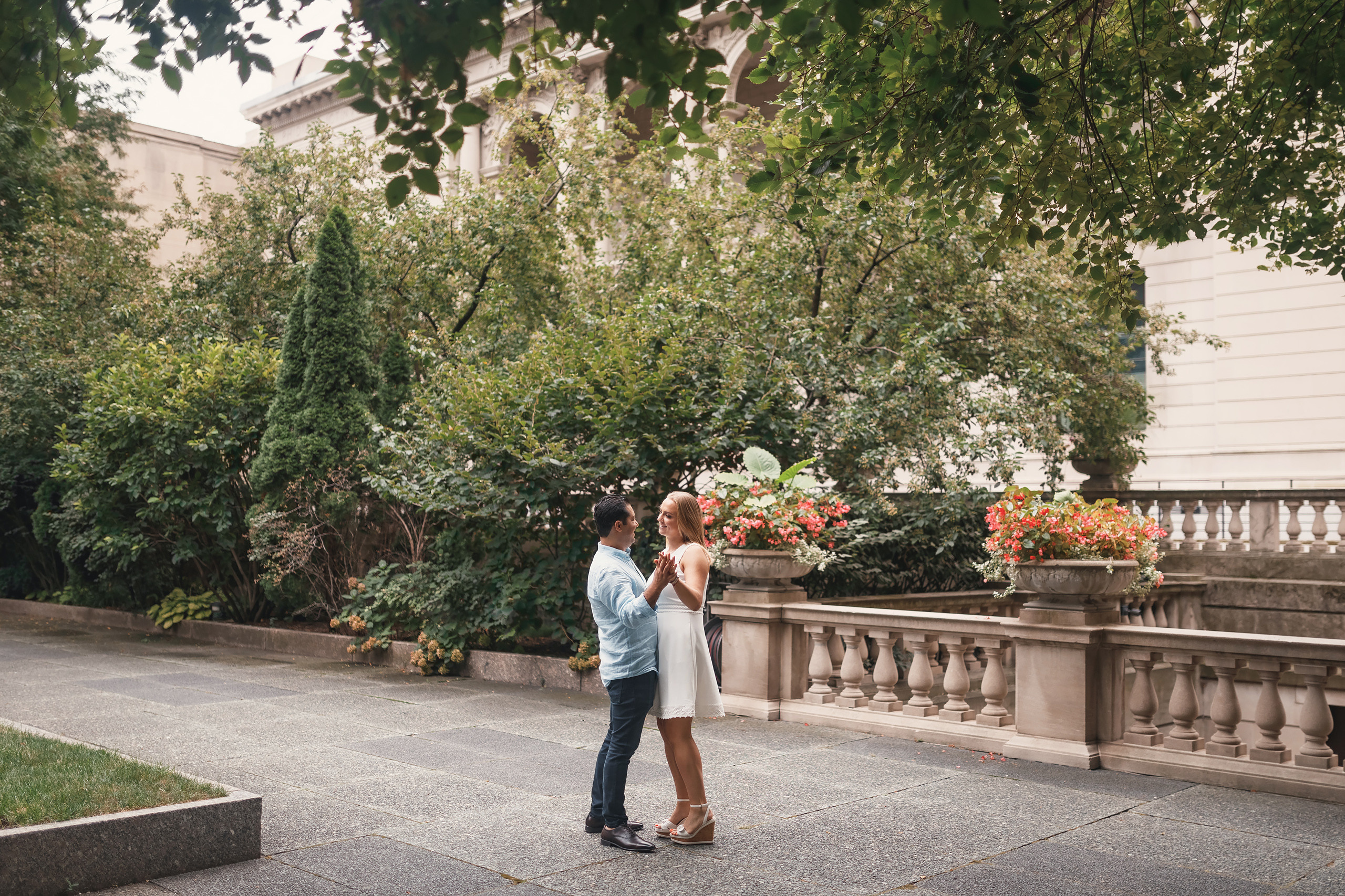 09.04.2021 Walk in Chicago. Wedding family event photographer in Chicago Nick Yushevich