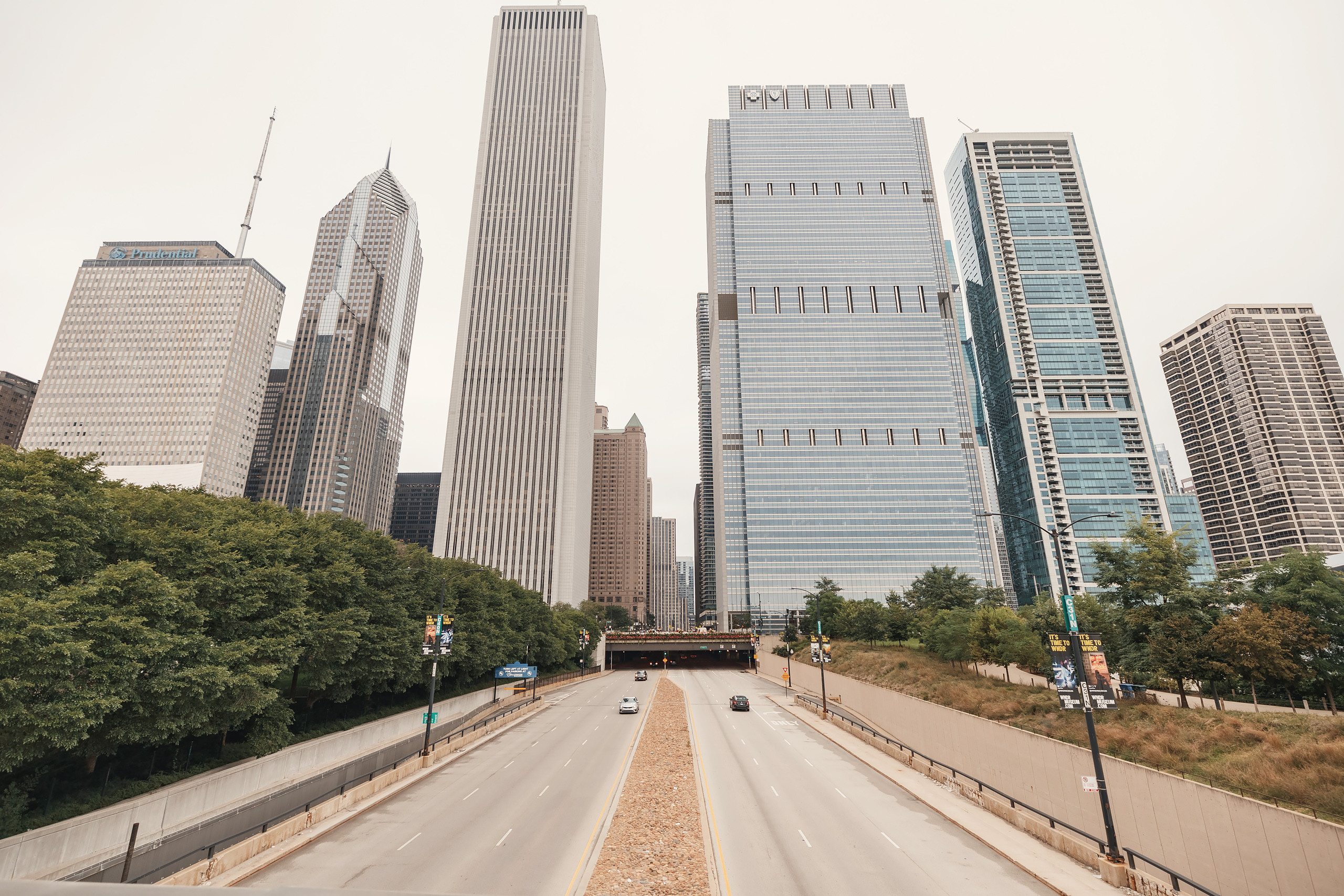 09.04.2021 Walk in Chicago. Wedding family event photographer in Chicago Nick Yushevich