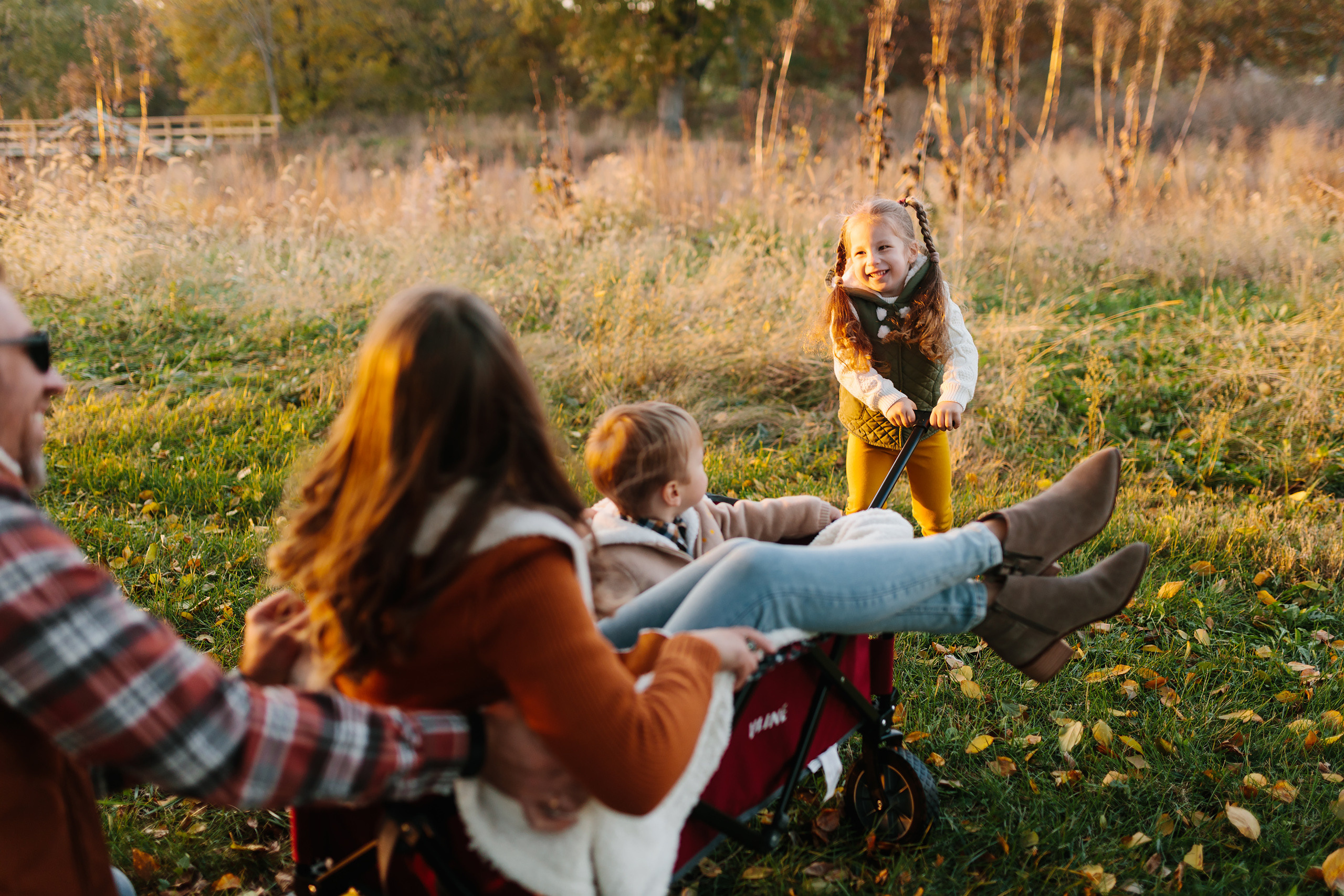 11.05.2021 Family photoshoot. Wedding family event photographer in Chicago Nick Yushevich