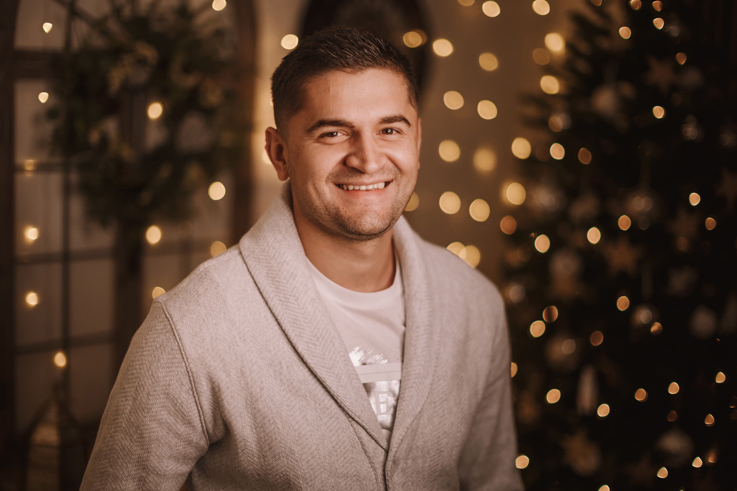 11212021 Christmas Photoshoot 3. Wedding family event photographer in Chicago Nick Yushevich