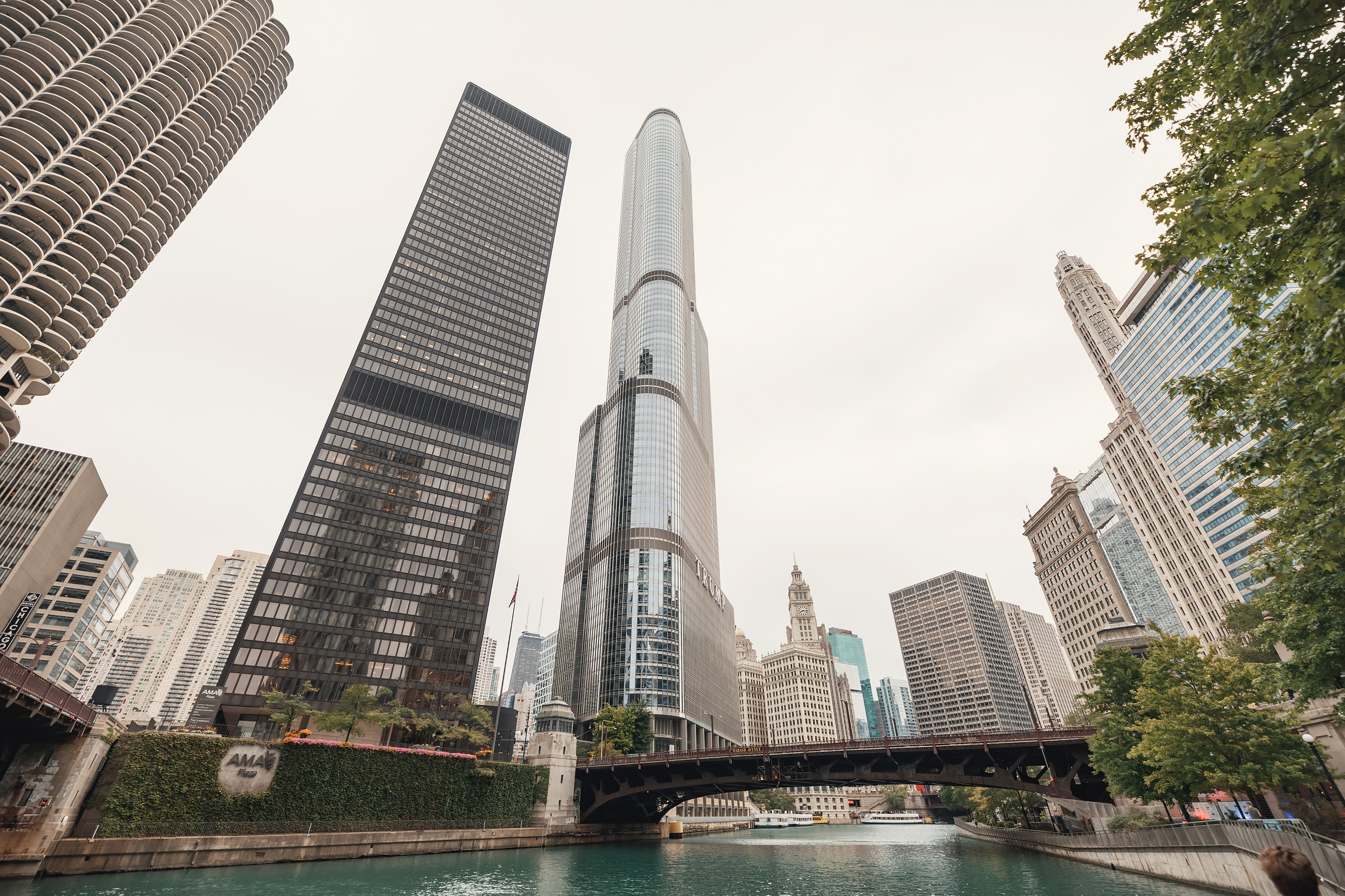 09.04.2021 Walk in Chicago. Wedding family event photographer in Chicago Nick Yushevich