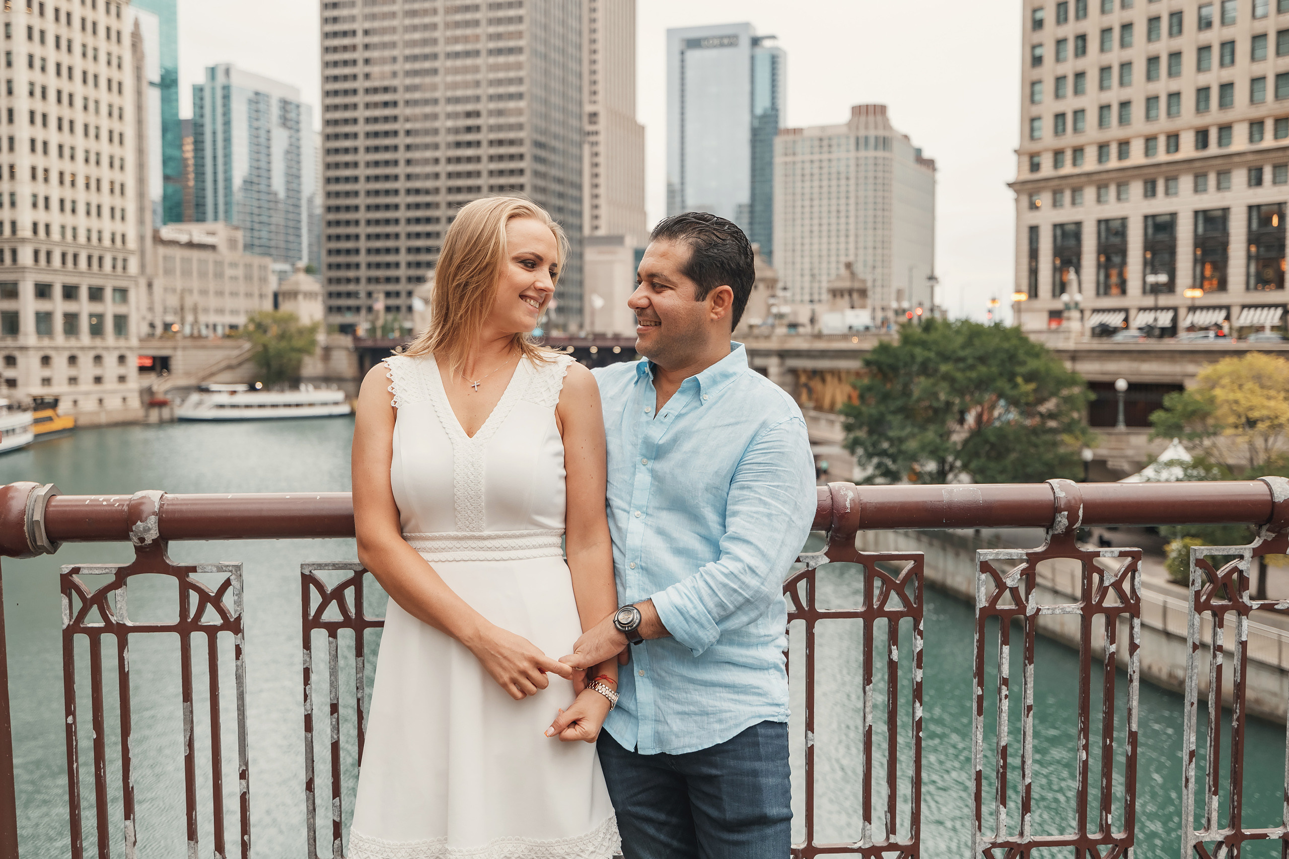 09.04.2021 Walk in Chicago. Wedding family event photographer in Chicago Nick Yushevich