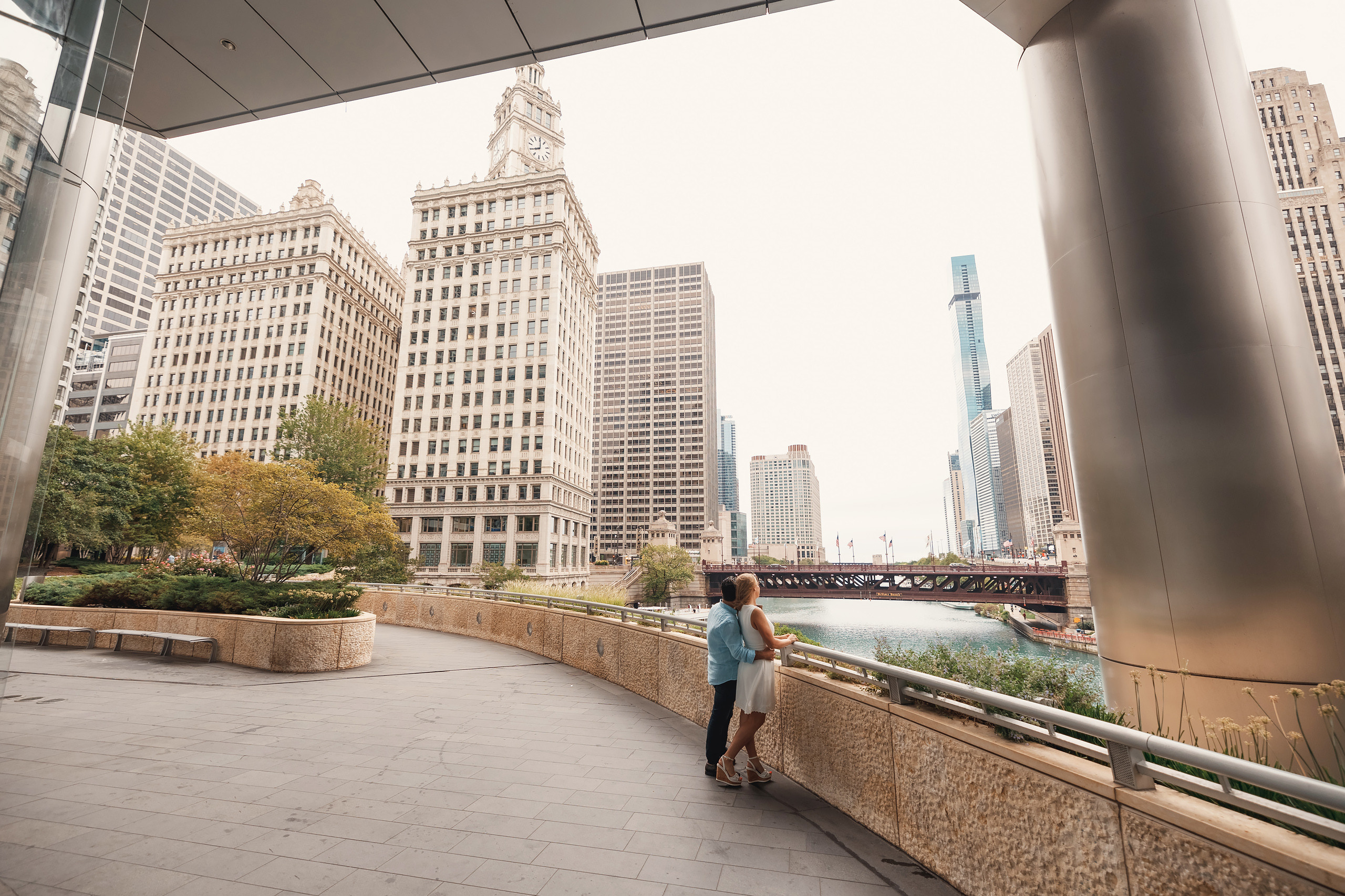 09.04.2021 Walk in Chicago. Wedding family event photographer in Chicago Nick Yushevich