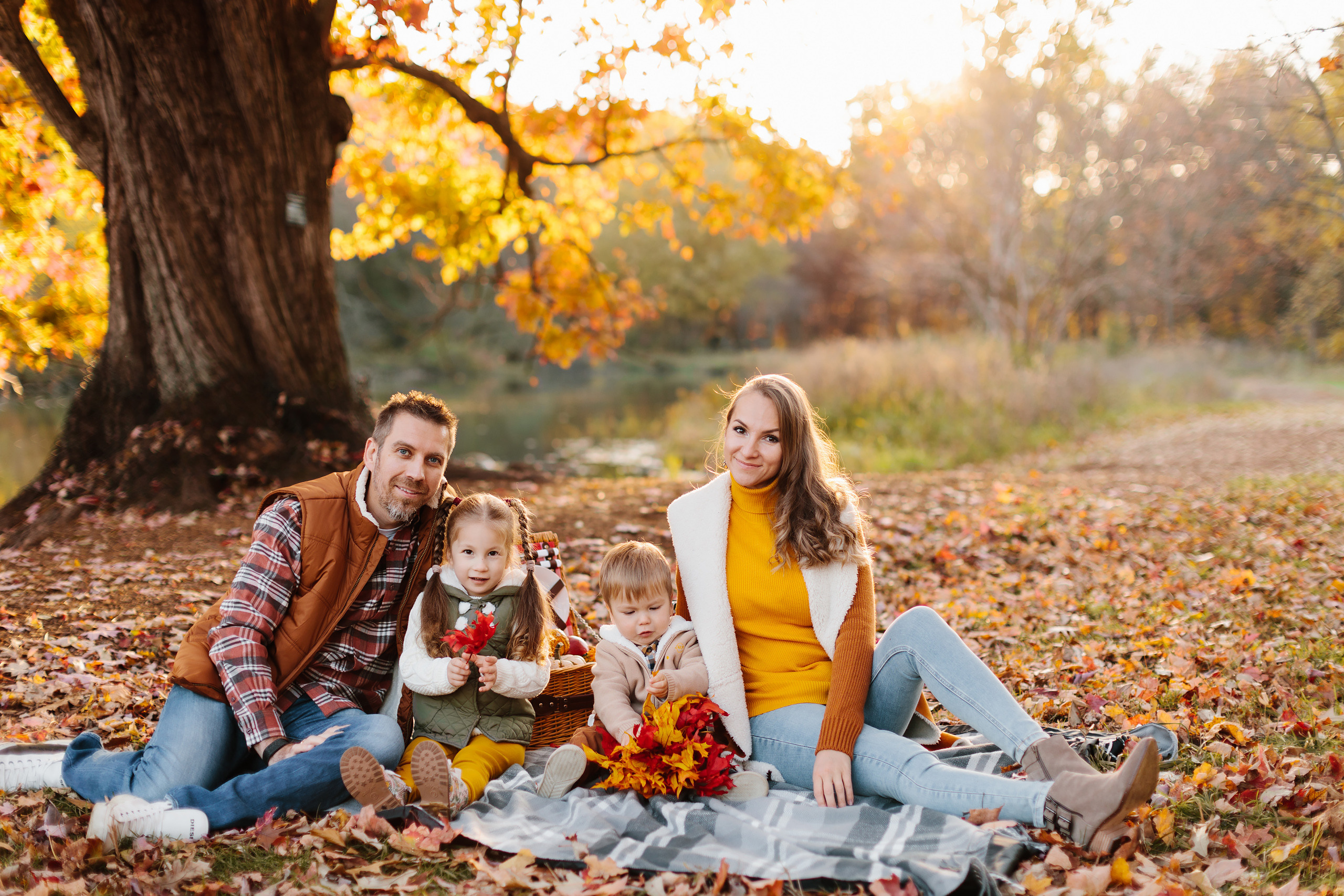 11.05.2021 Family photoshoot. Wedding family event photographer in Chicago Nick Yushevich