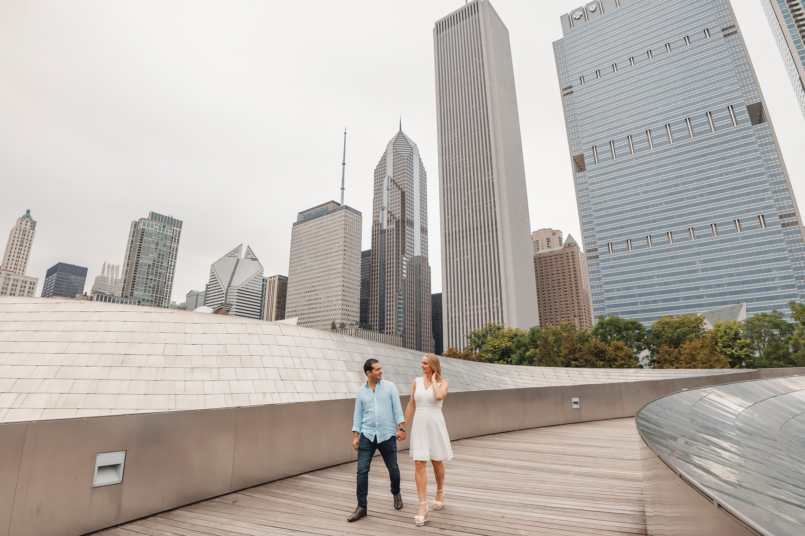 09.04.2021 Walk in Chicago. Wedding family event photographer in Chicago Nick Yushevich