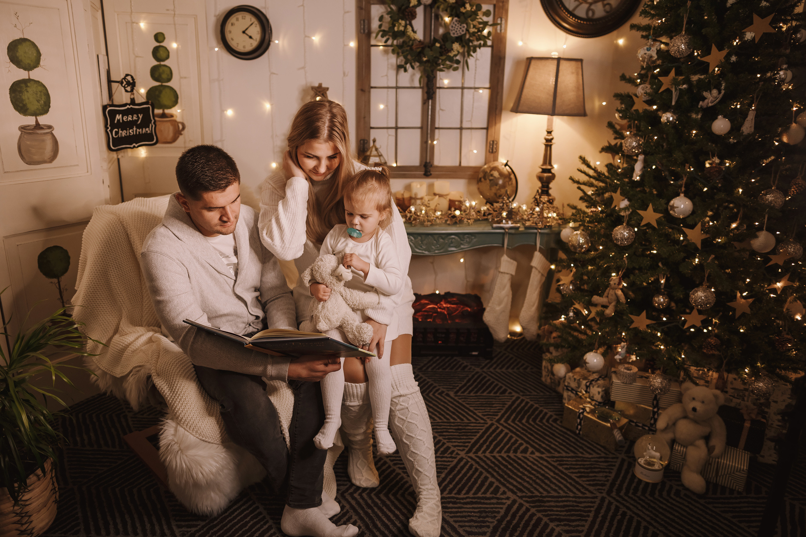 11212021 Christmas Photoshoot 3. Wedding family event photographer in Chicago Nick Yushevich