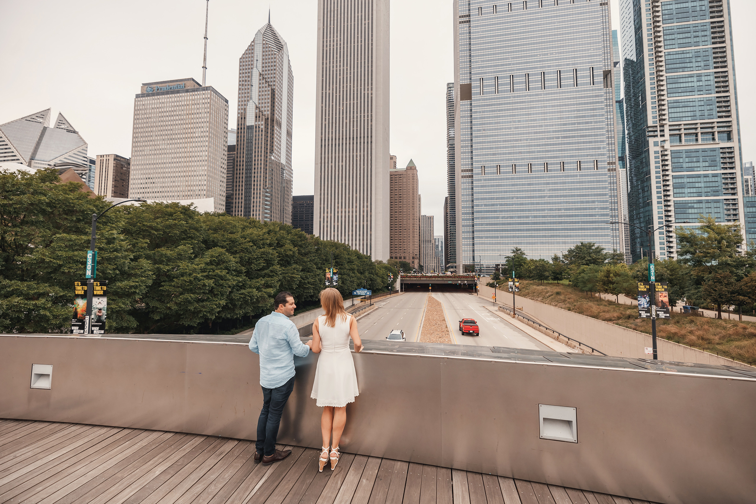 09.04.2021 Walk in Chicago. Wedding family event photographer in Chicago Nick Yushevich