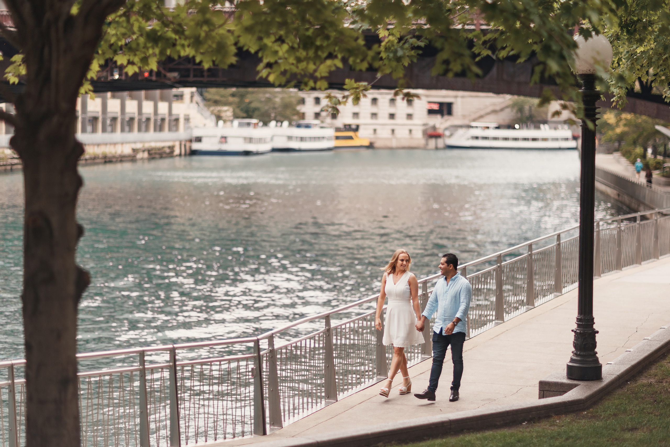 09.04.2021 Walk in Chicago. Wedding family event photographer in Chicago Nick Yushevich