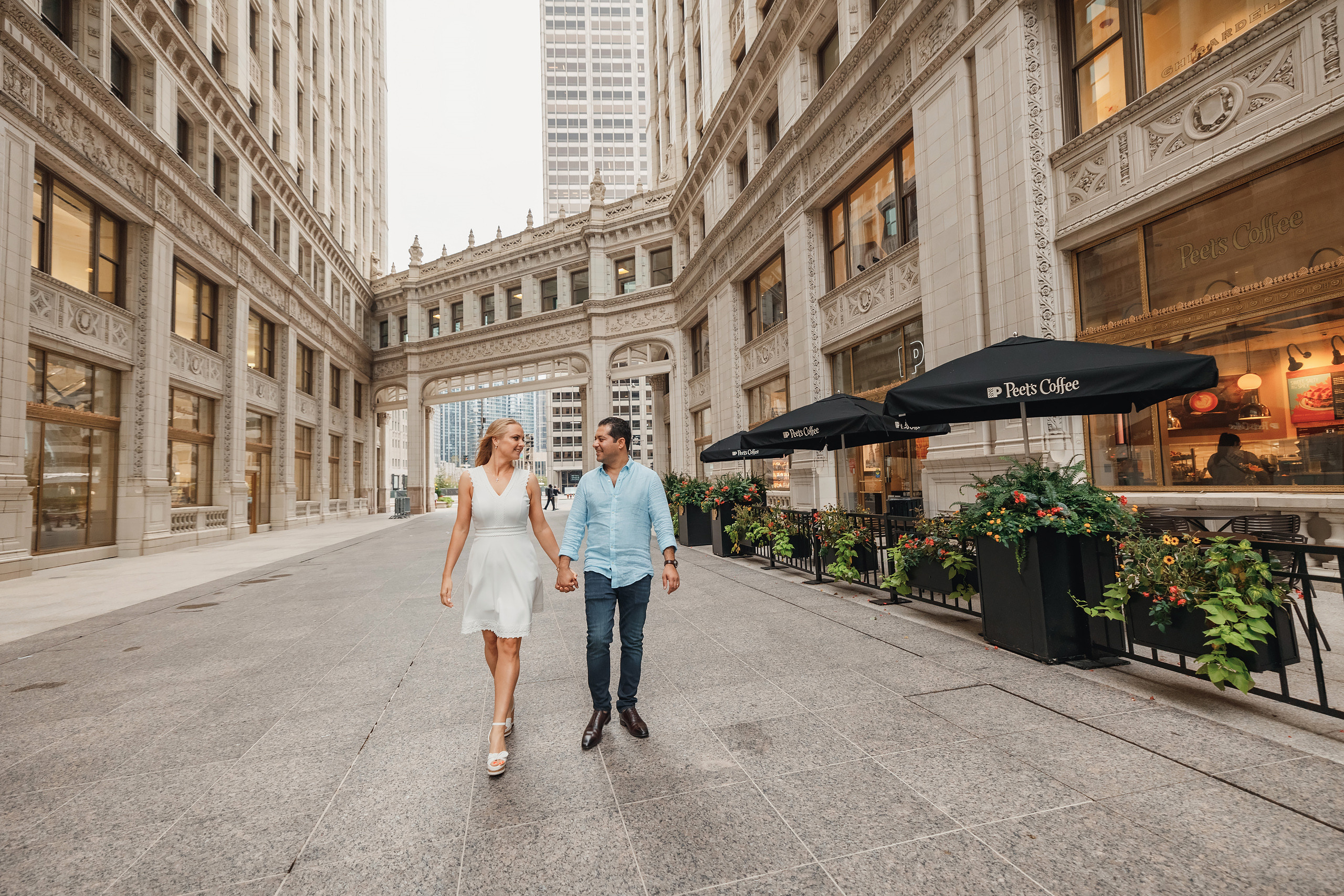 09.04.2021 Walk in Chicago. Wedding family event photographer in Chicago Nick Yushevich