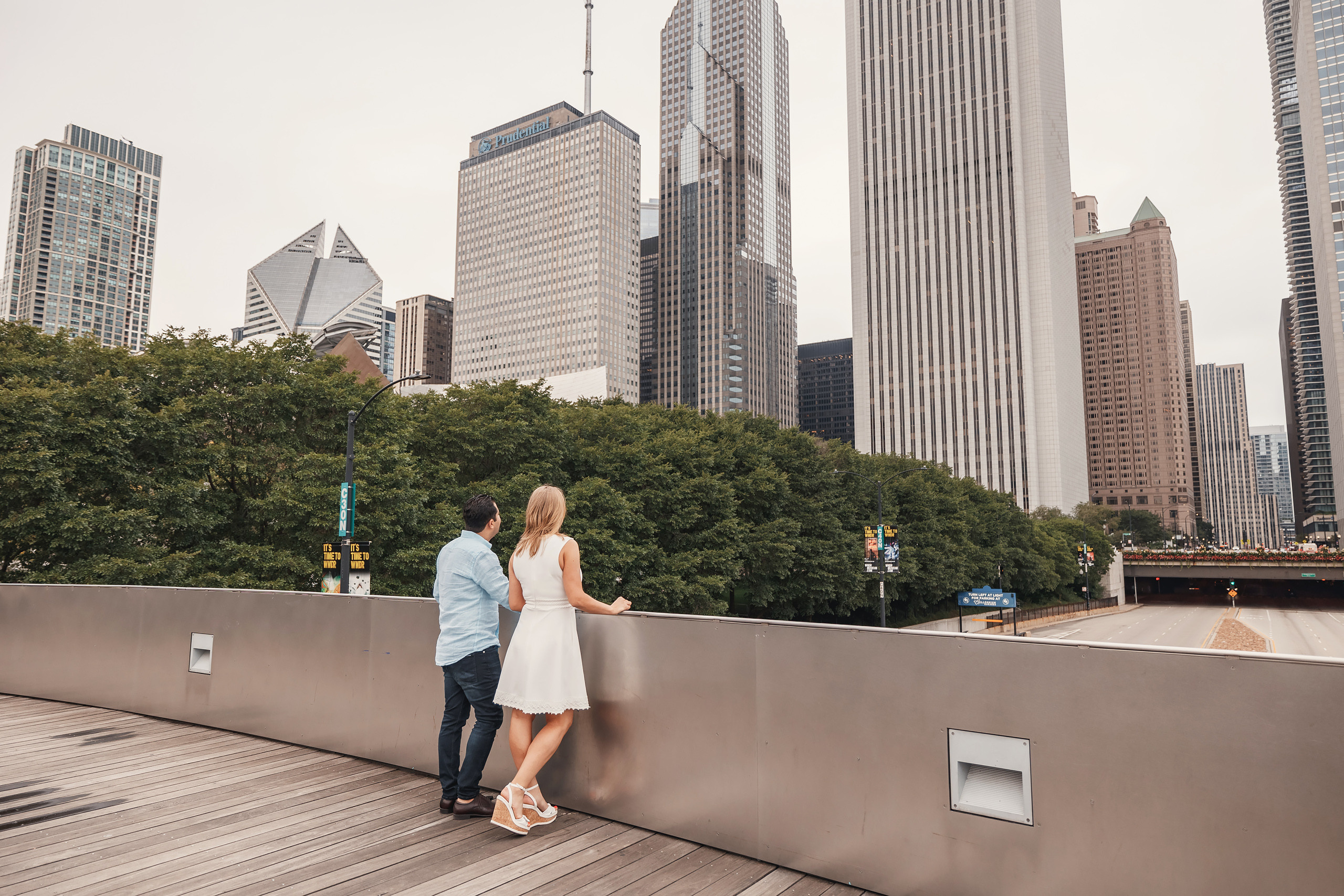 09.04.2021 Walk in Chicago. Wedding family event photographer in Chicago Nick Yushevich