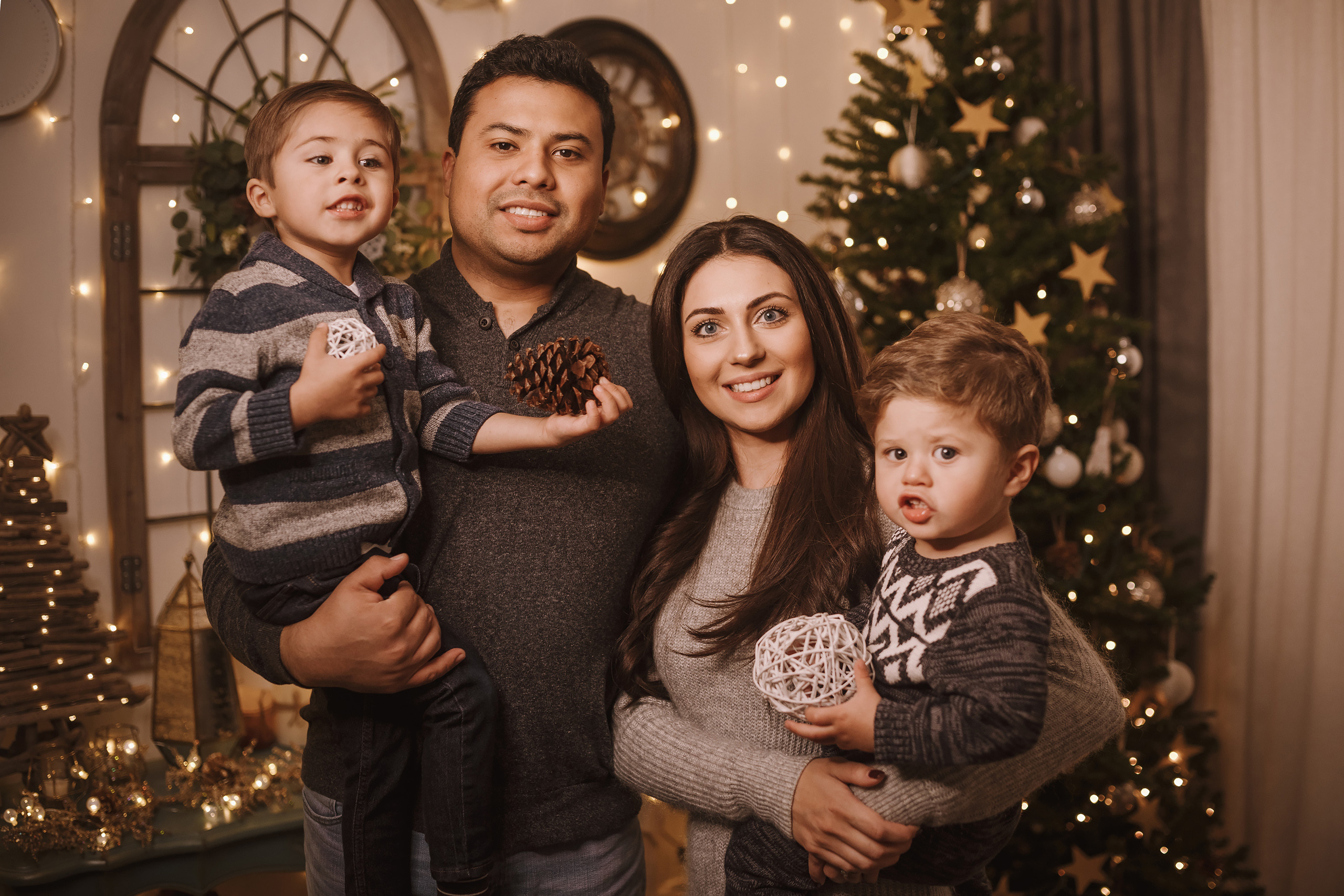 11212021 Christmas Photoshoot 4. Wedding family event photographer in Chicago Nick Yushevich