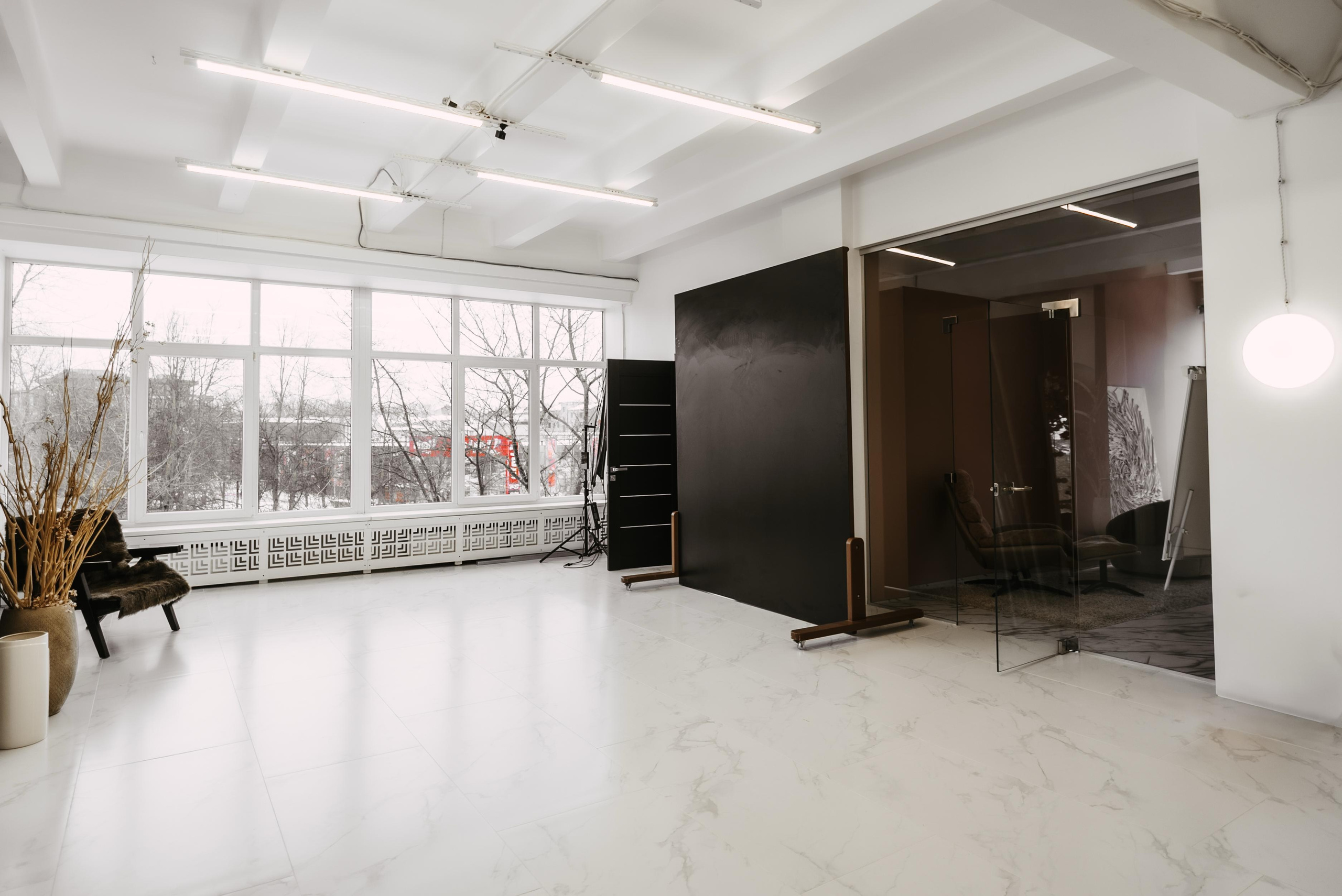 Foto un Video satura studija Rīgā - BRAND STUDIO. Video shooting and creating with phone, iPhone Video School