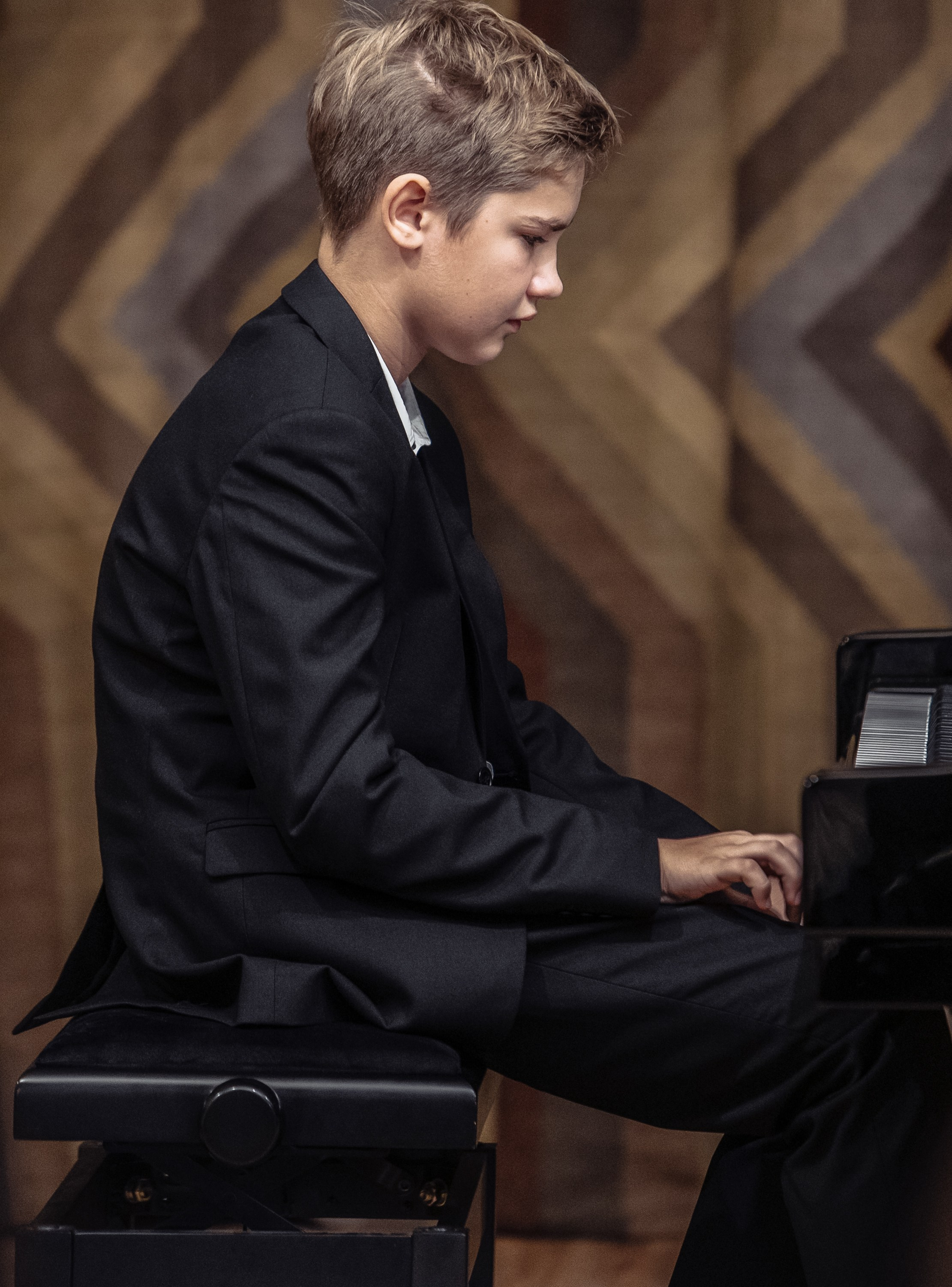 Koncerts P.Jurjāna mūzikas skolā Ukrainas bērnu atbalstam. Sandra Garanca Portrait and event photographer