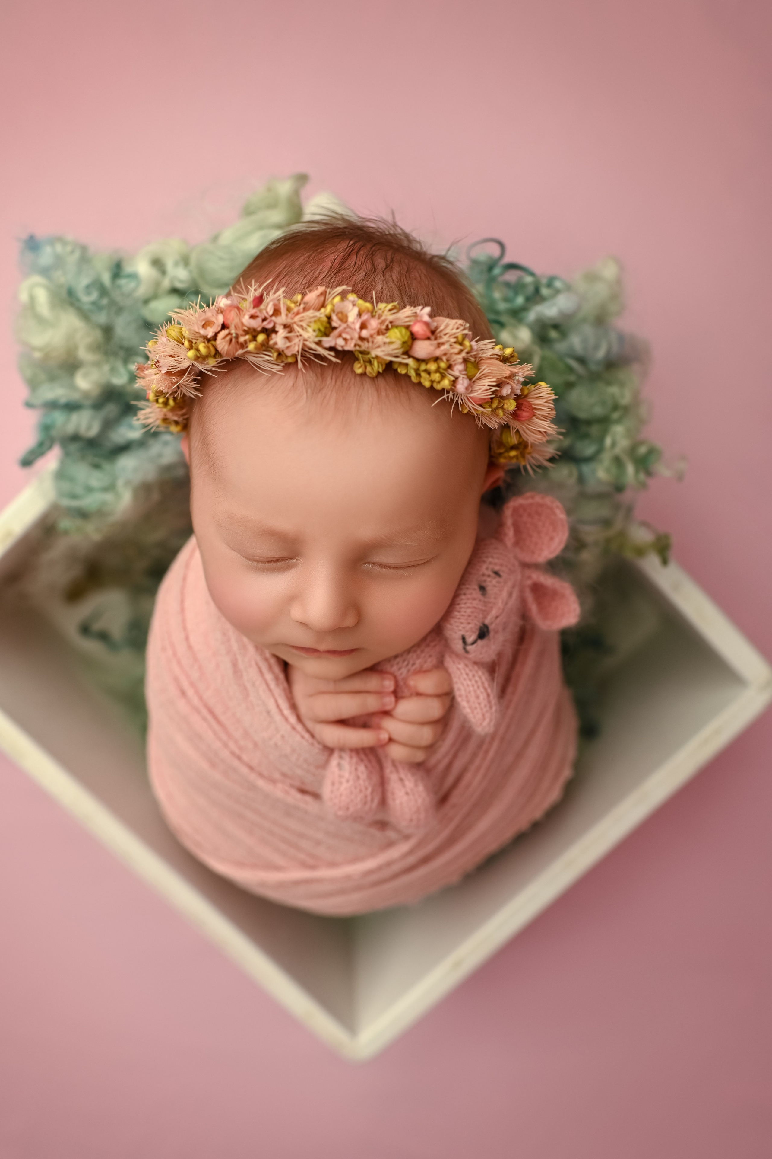 Babyshooting mit Blumenkranz für Mädchen und Jüngen, Fotografin in Köln und Merzenich