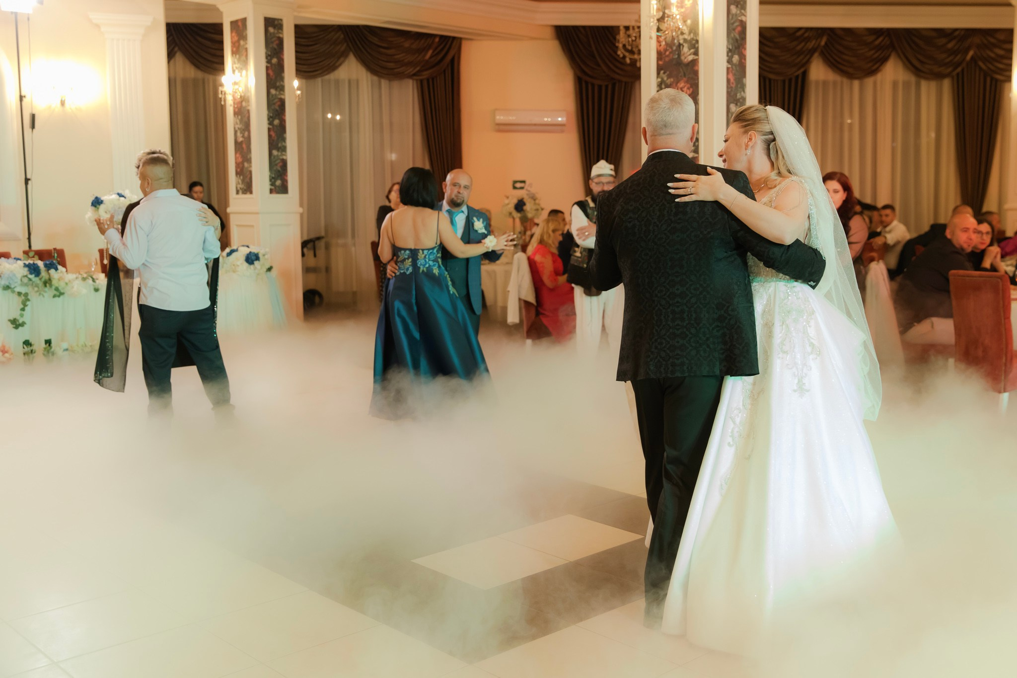 Mihai & Oana. Servicii foto-video profesionale, pentru momente de neuitat