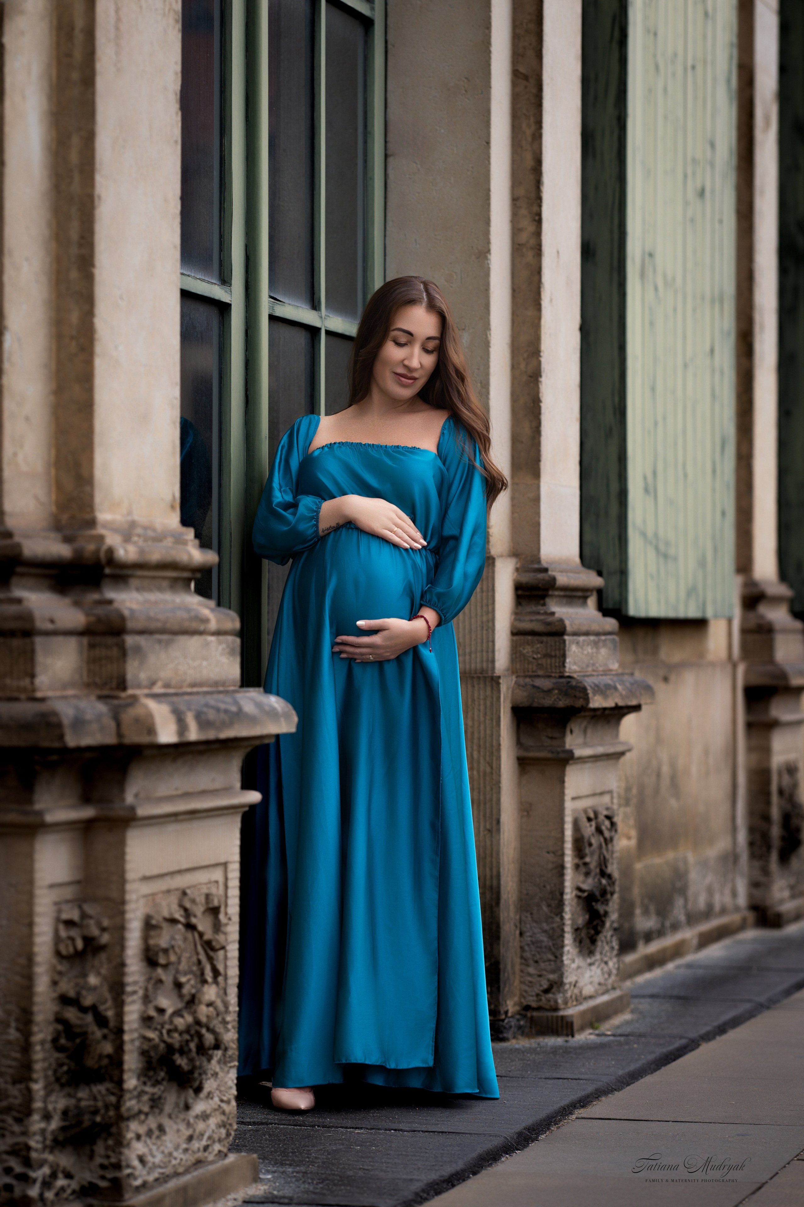 Maternity Wardrobe — Dresses Included for Your Session. Family & Maternity Photographer in Dresden Tatiana Mudryak
