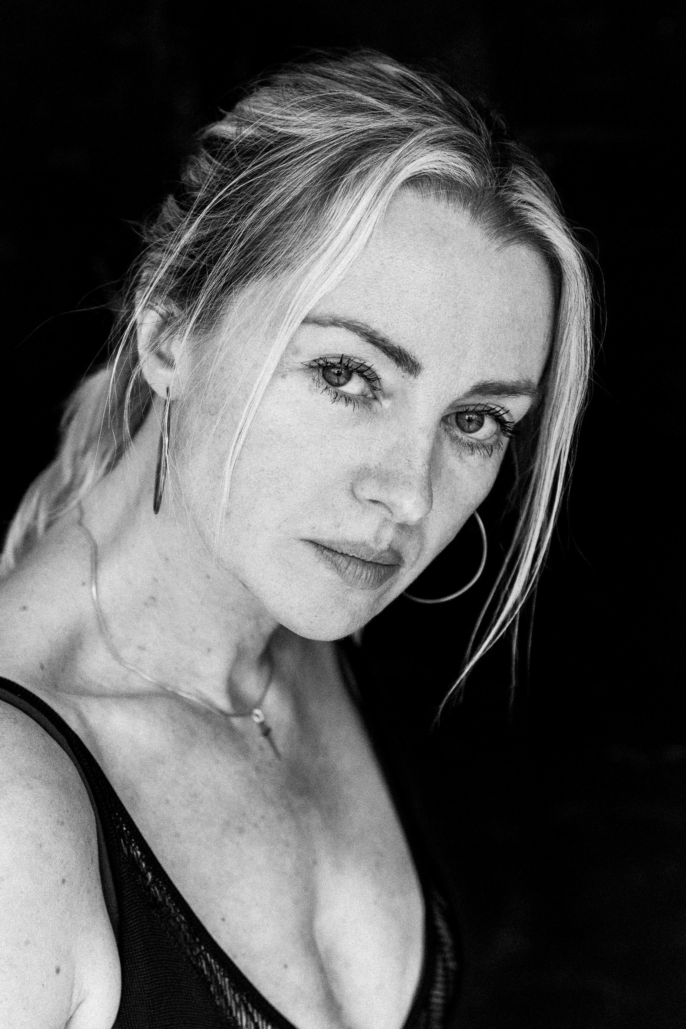 Rawnoir- Portrait photography by Daria Paliy.Timeless black&white portraits of women in NYC area