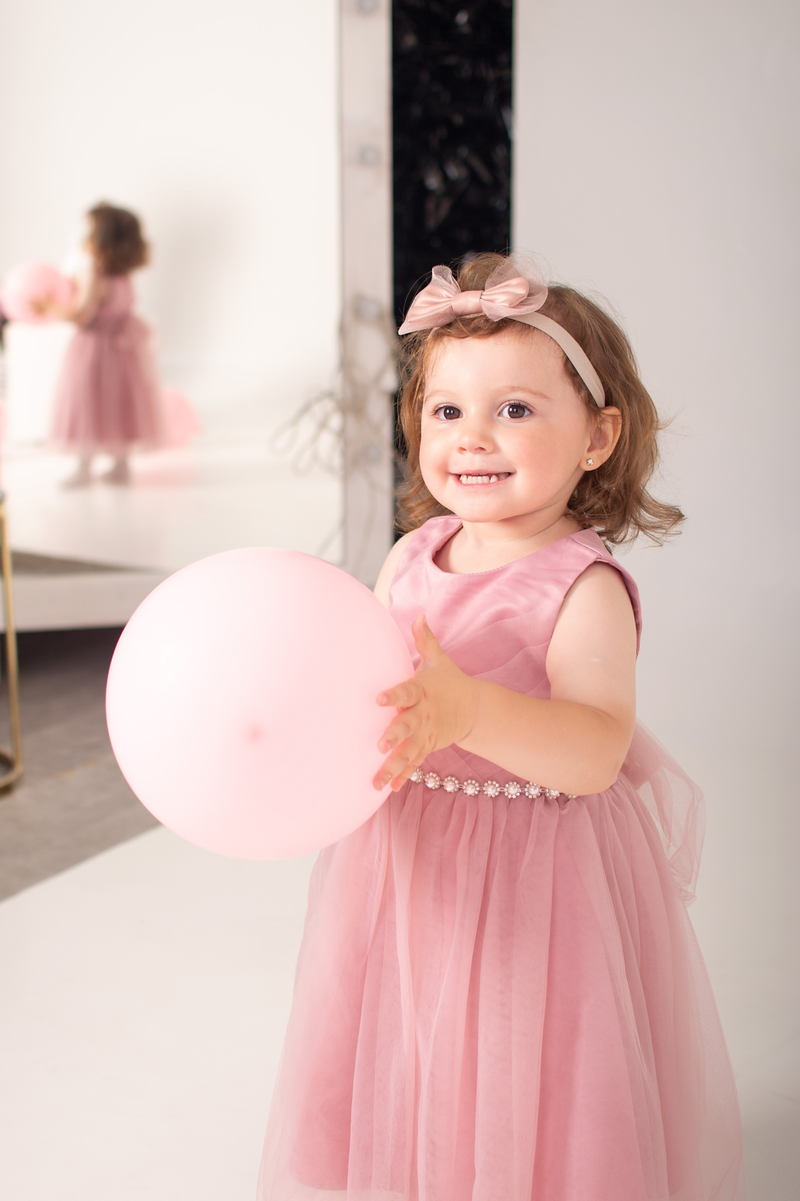 Фотосессия с пионами. Фотограф новорожденных в Темиртау и Караганде Любовь Жукова newborn