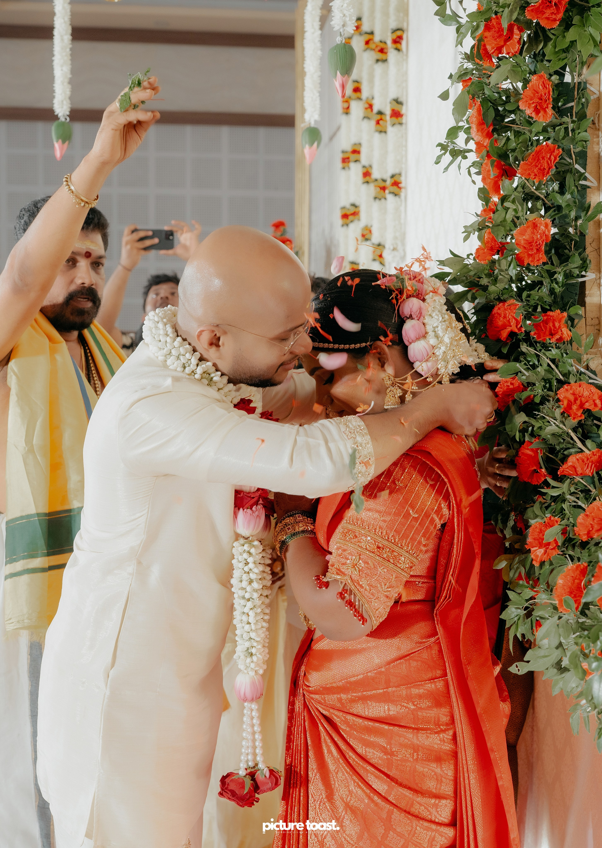 Traditional Kerala Hindu Wedding Ft. Anusree & Vishnu. Fine art Wedding Photographers in India & Canada
