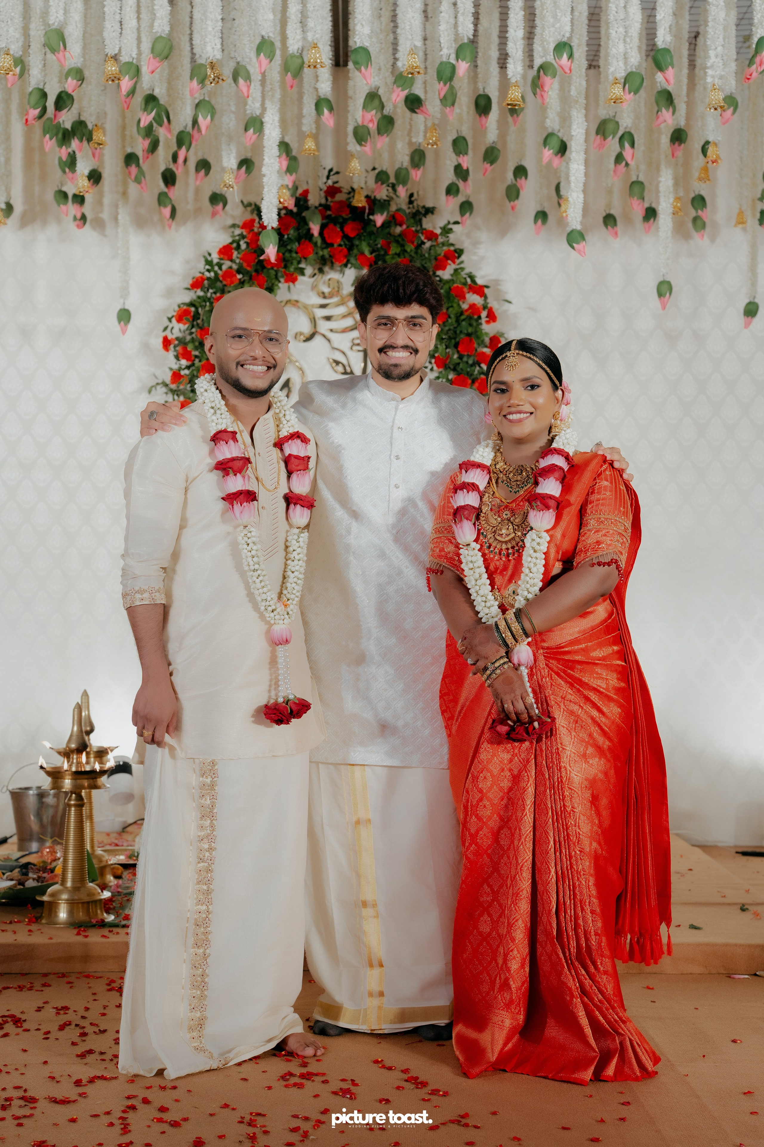Traditional Kerala Hindu Wedding Ft. Anusree & Vishnu. Fine art Wedding Photographers in India & Canada