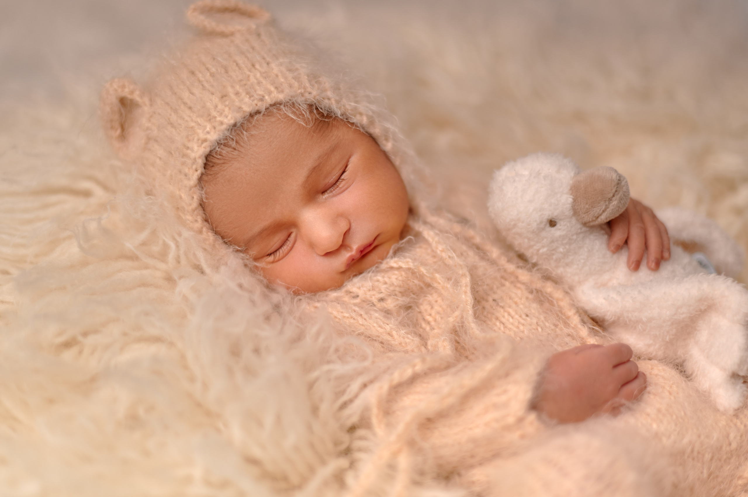 MATERNITY & NEWBORN professional Photography by Irene Chaikeen. Irene Chaikeen | Maternity and newborn photoshoot in Essex/London