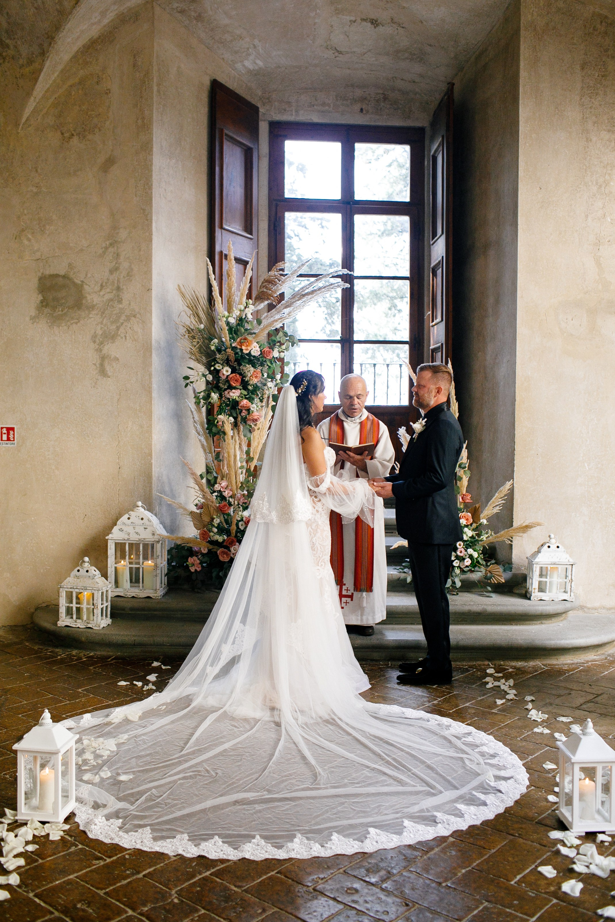 Tuscany Castello di Montegufoni wedding. Iurkovski PHOTOGRAPHY in Europe. Luxury destination weddings and events