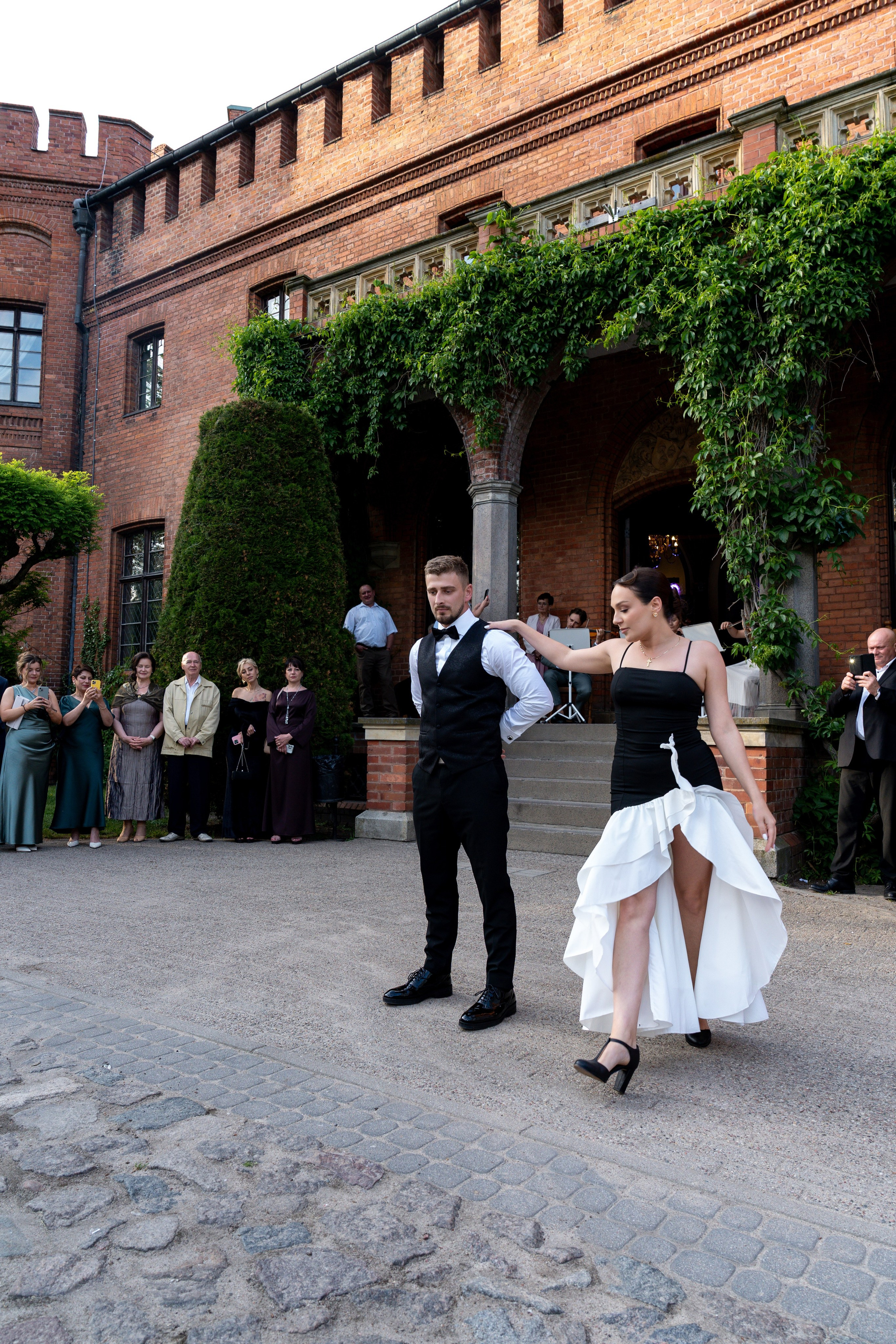 E&N: Zamek w Rzucewie. SL Wedding Photo — Editorial, Elegant & Timeless Wedding Photography in Poland and Across Europe
