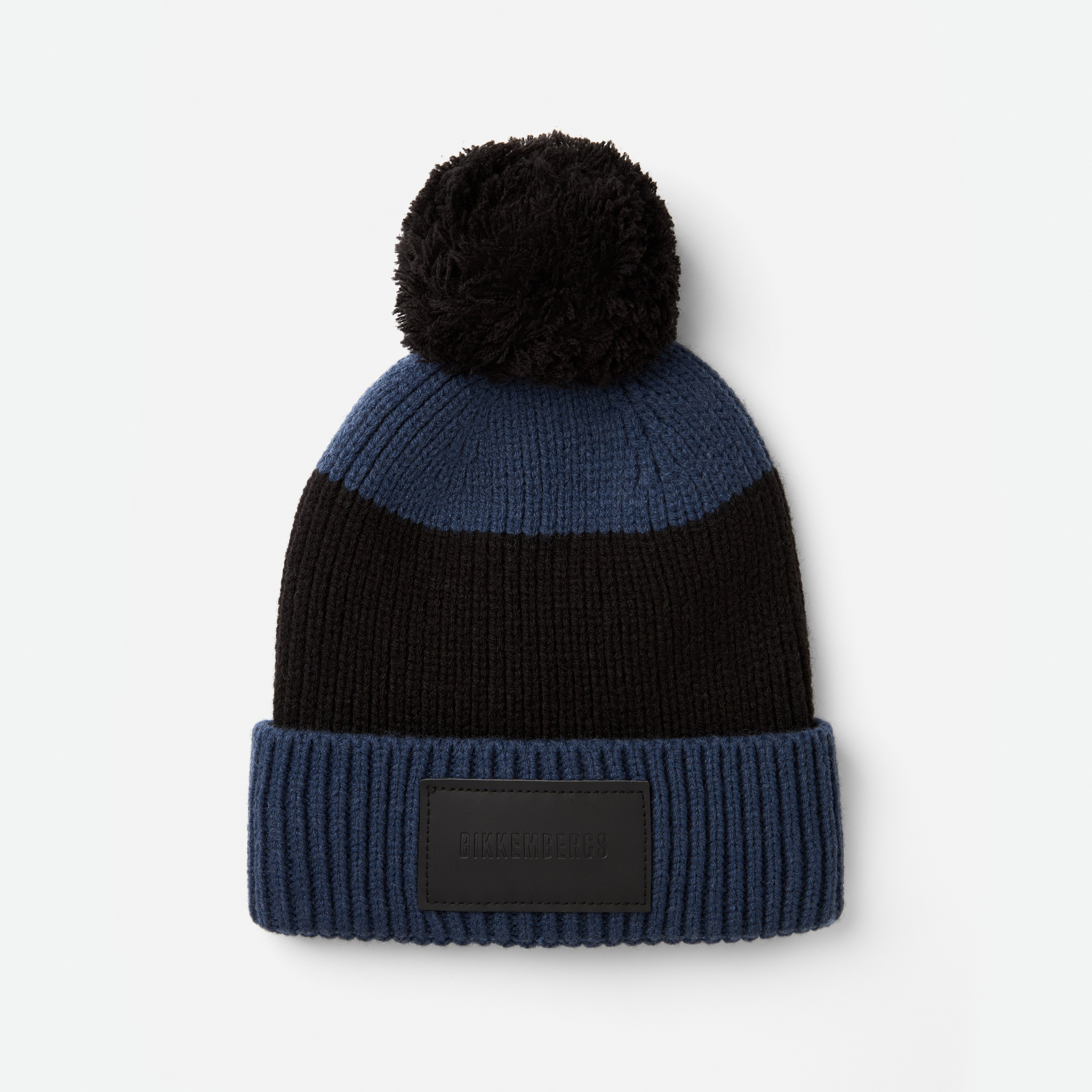 Головные уборы. Предметная фотосъемка в Алматы. Студия фото и видео съемки товаров