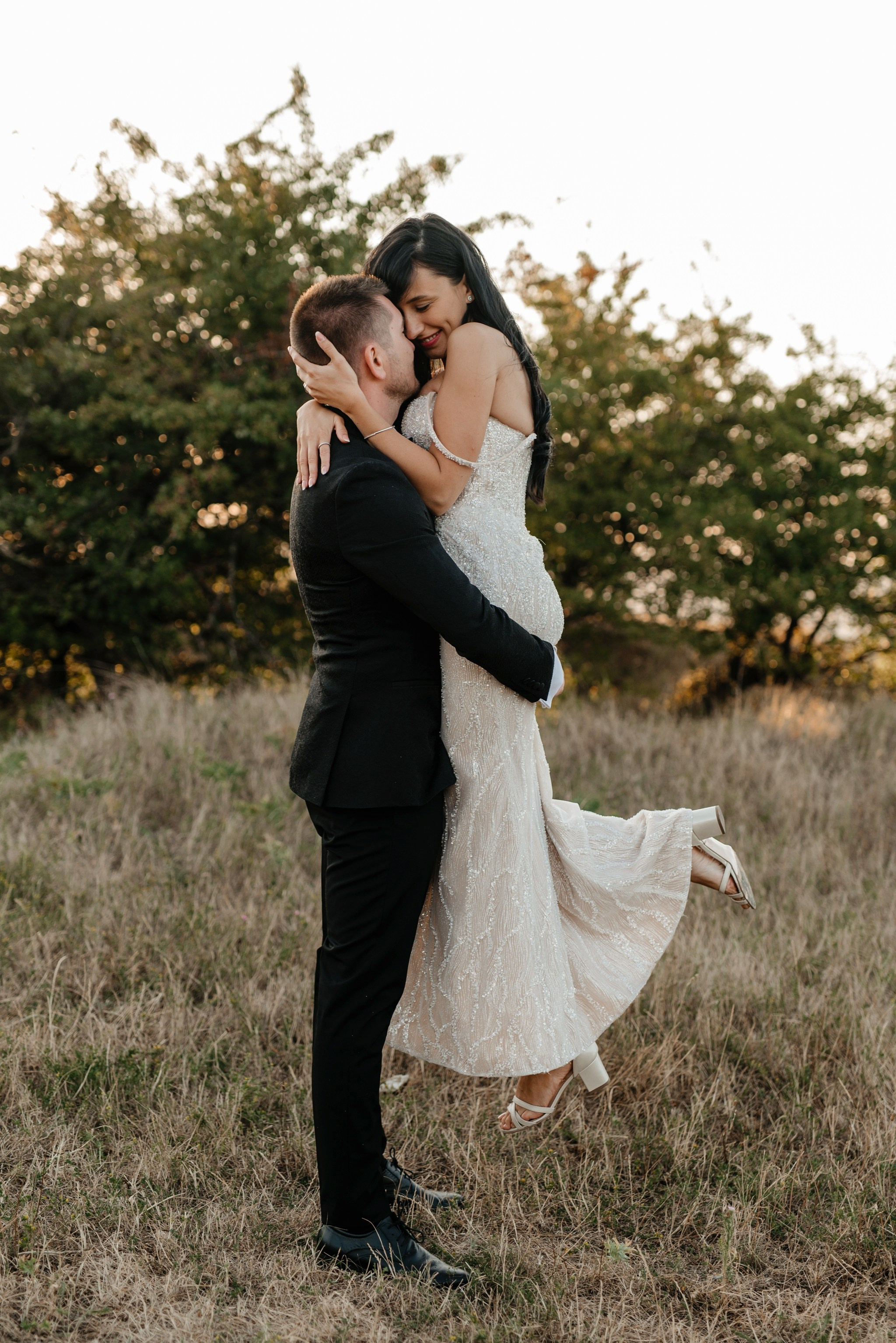 Sedinta foto la apus , golden hour shooting. Proud Vision Weddings | Wedding Photography & Film — Servicii profesionale Foto Video Nunta Iasi