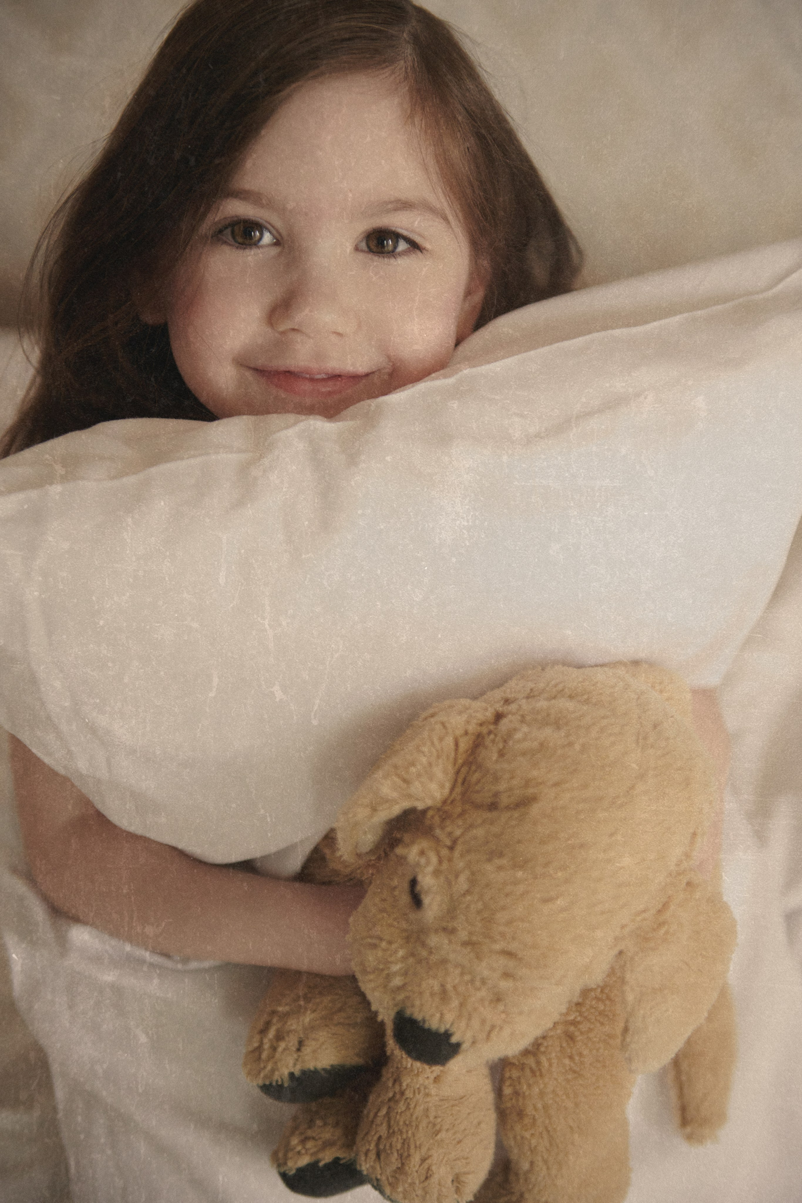 Home alone. Minimalist brand photographer & videographer | Raw sincerity. Pure Form