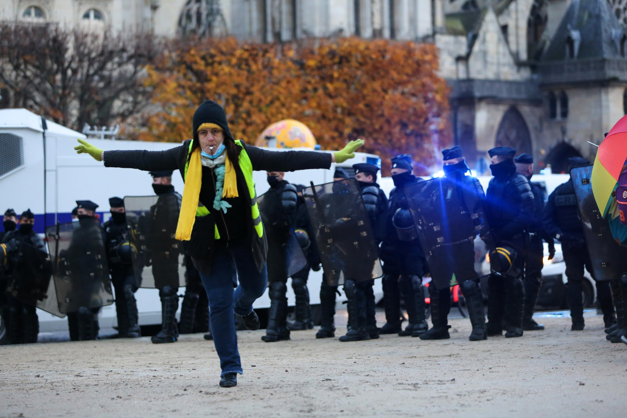 Manifestations contre la loi de la « sécurité globale ». Natalia Bogdanovska. Films et photographie corporate en France