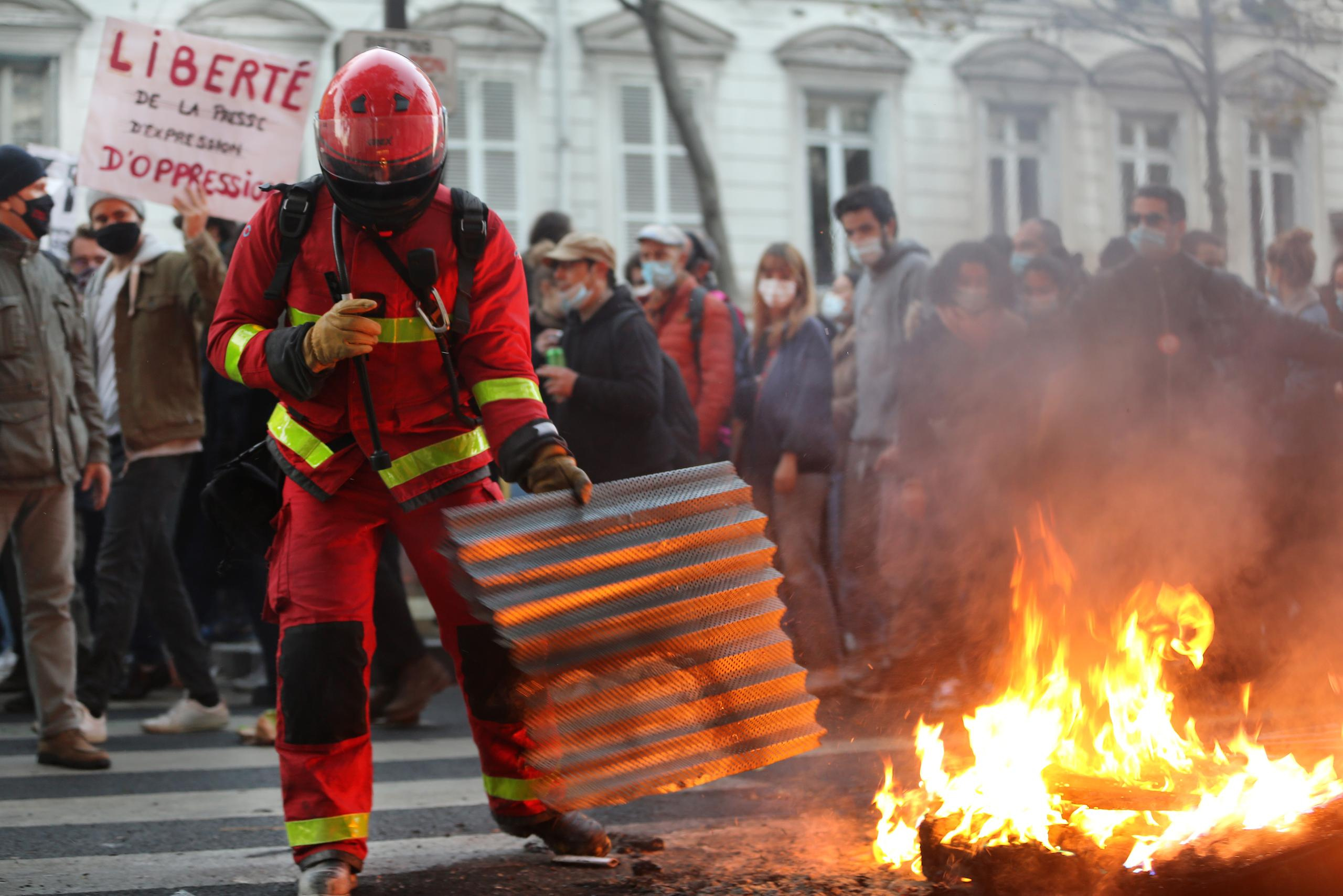 Manifestations contre la loi de la « sécurité globale ». Natalia Bogdanovska. Films et photographie corporate en France