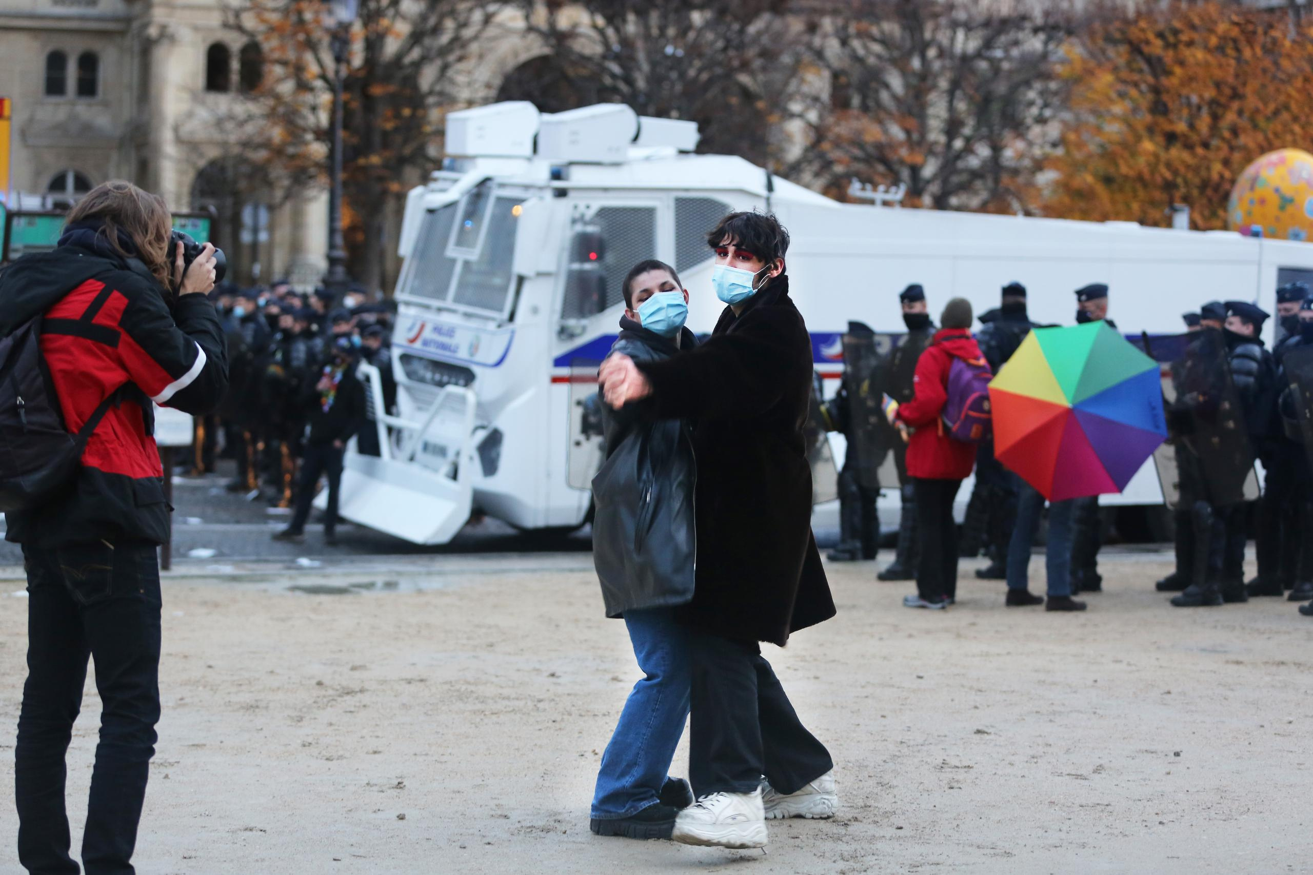 Manifestations contre la loi de la « sécurité globale ». Natalia Bogdanovska. Films et photographie corporate en France