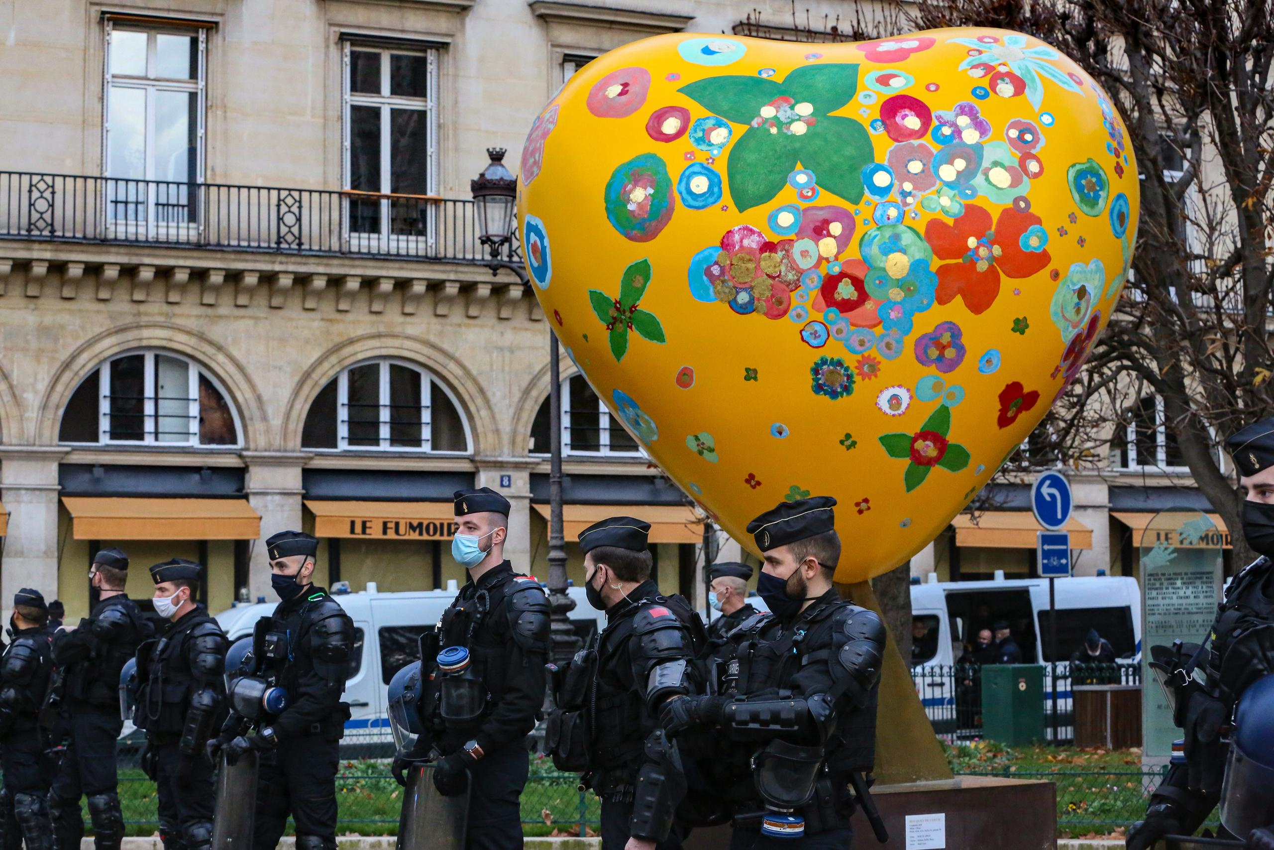 Manifestations contre la loi de la « sécurité globale ». Natalia Bogdanovska. Films et photographie corporate en France