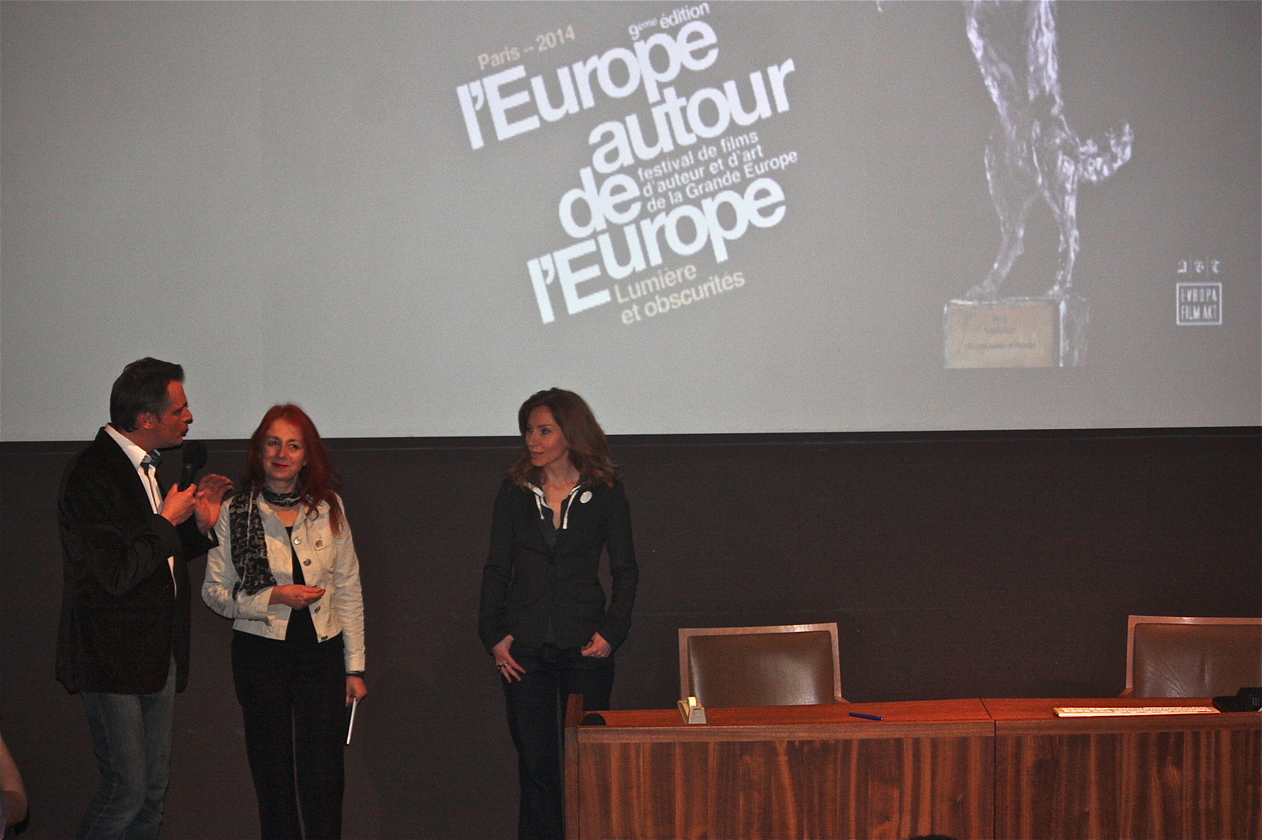 BIO, CRITIQUE ET CONTACT. Natalia Bogdanovska. Films et photographie corporate en France