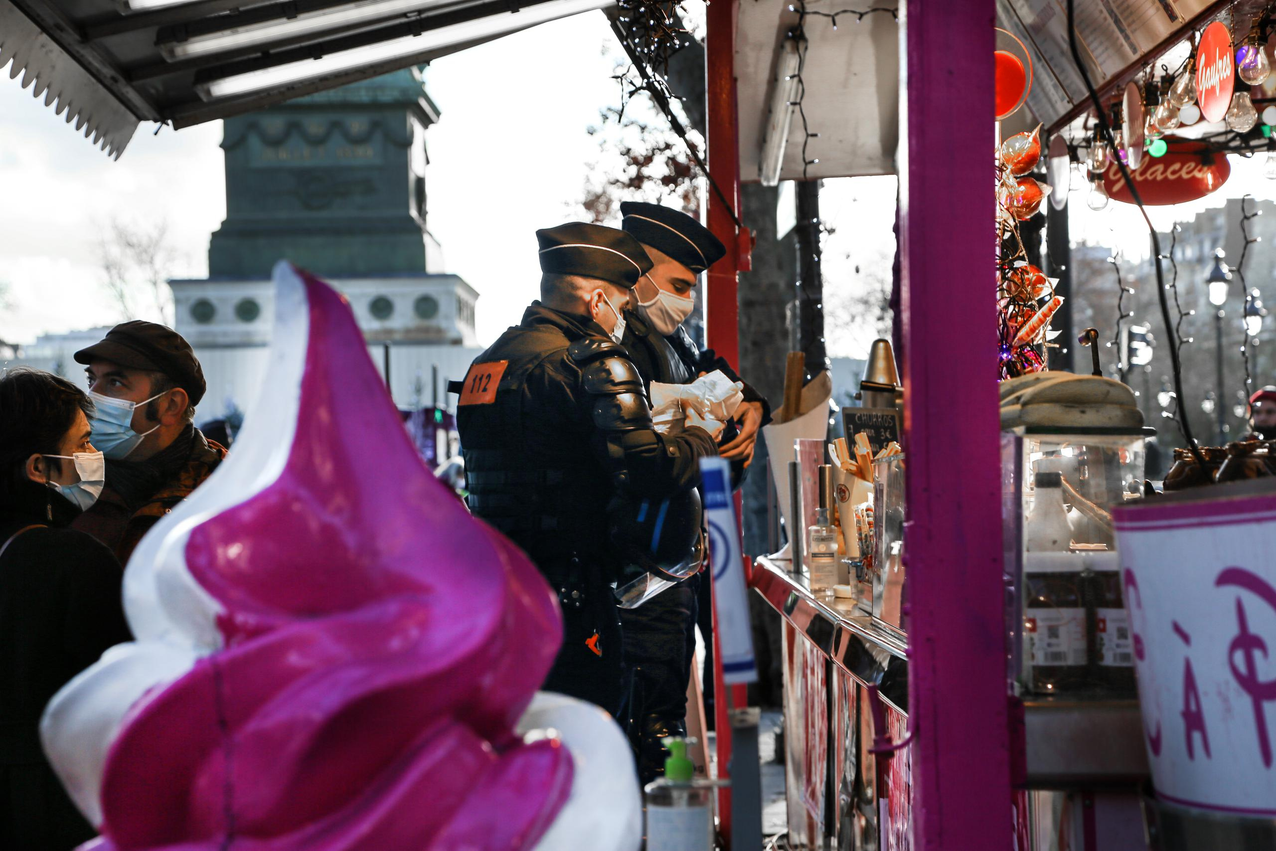 Manifestations contre la loi de la « sécurité globale ». Natalia Bogdanovska. Films et photographie corporate en France