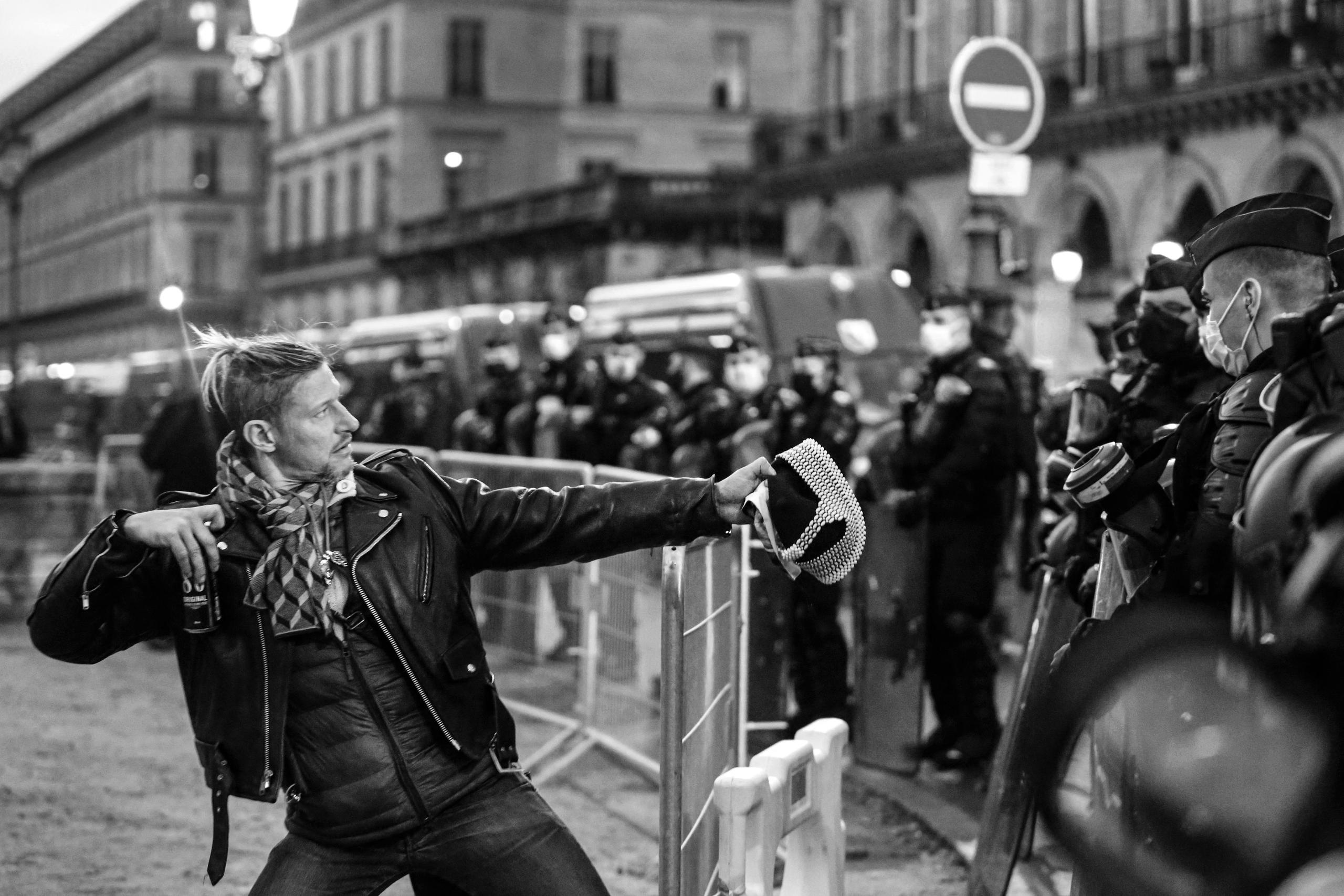 Manifestations contre la loi de la « sécurité globale ». Natalia Bogdanovska. Films et photographie corporate en France